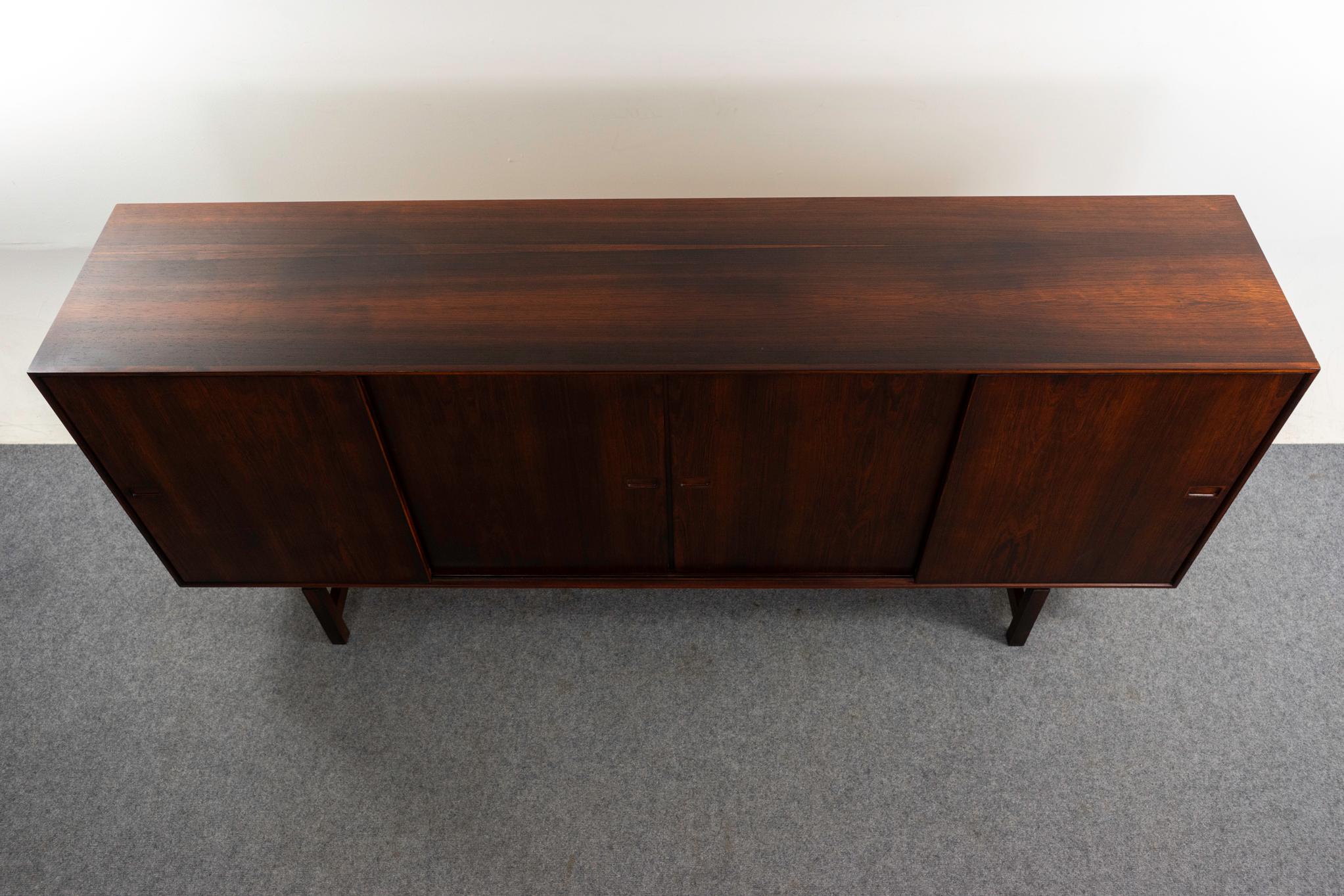 Buffet danois en bois de rose moderne du milieu du siècle en vente 2