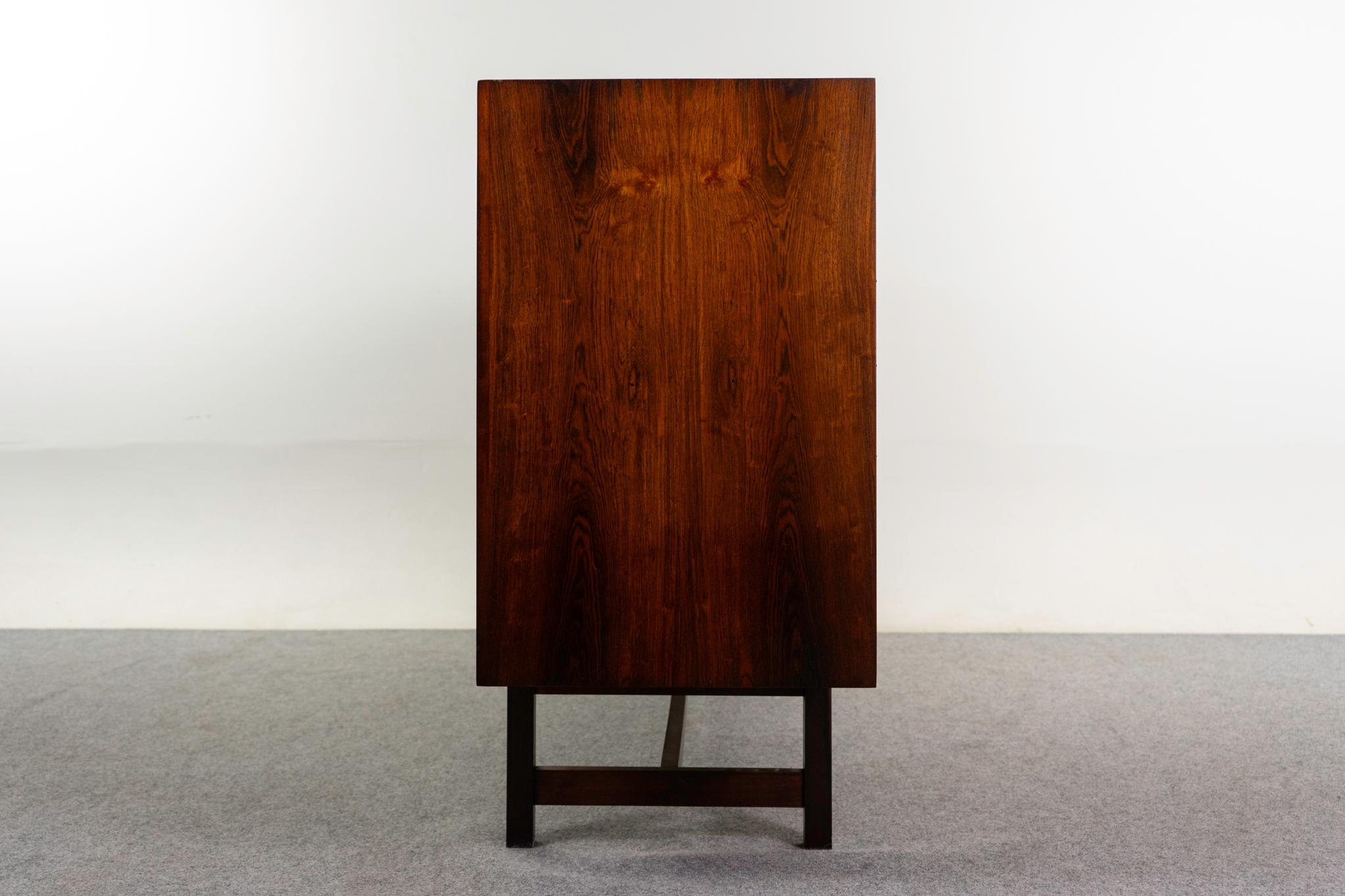 Buffet danois en bois de rose moderne du milieu du siècle en vente 5