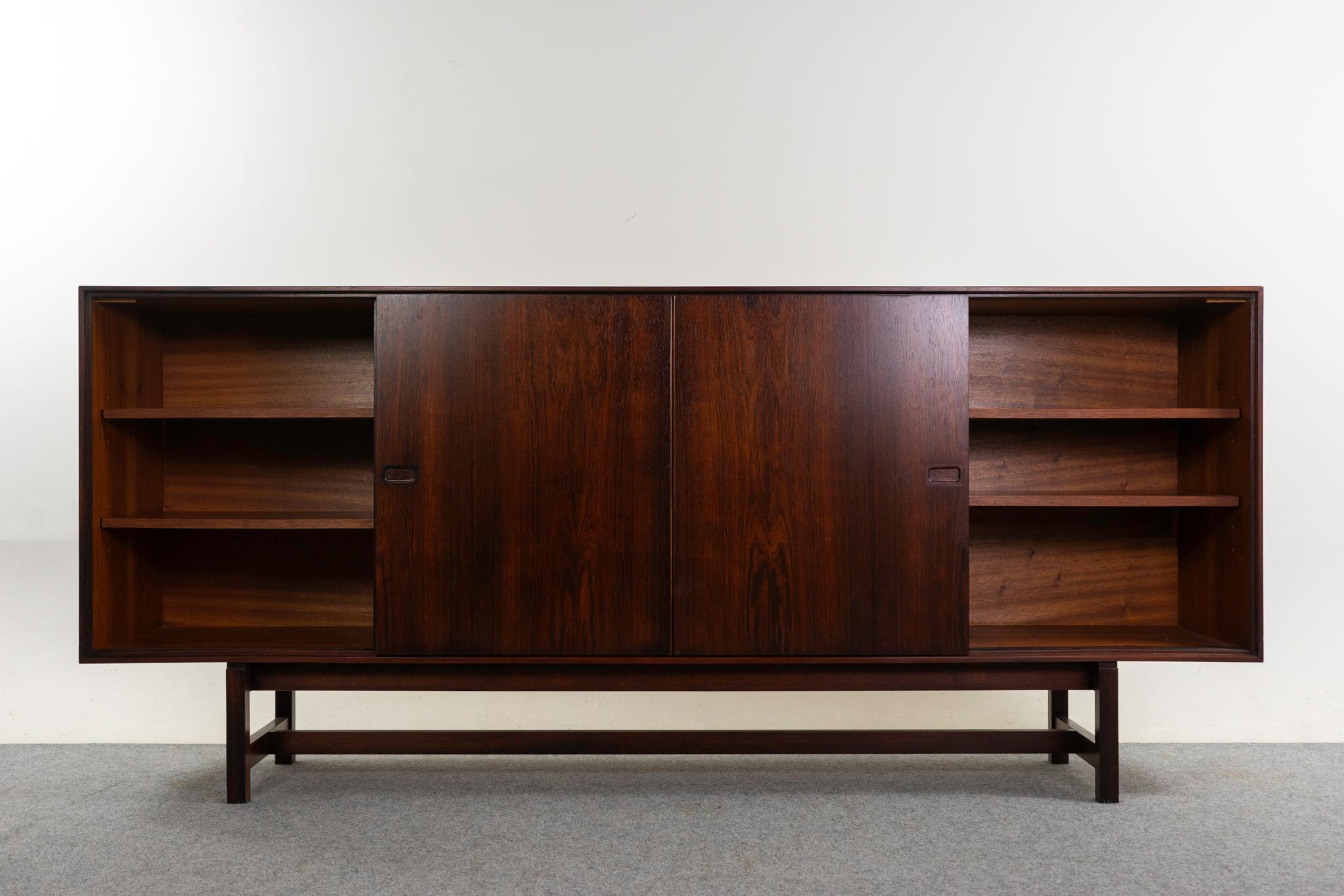 Danois Buffet danois en bois de rose moderne du milieu du siècle en vente