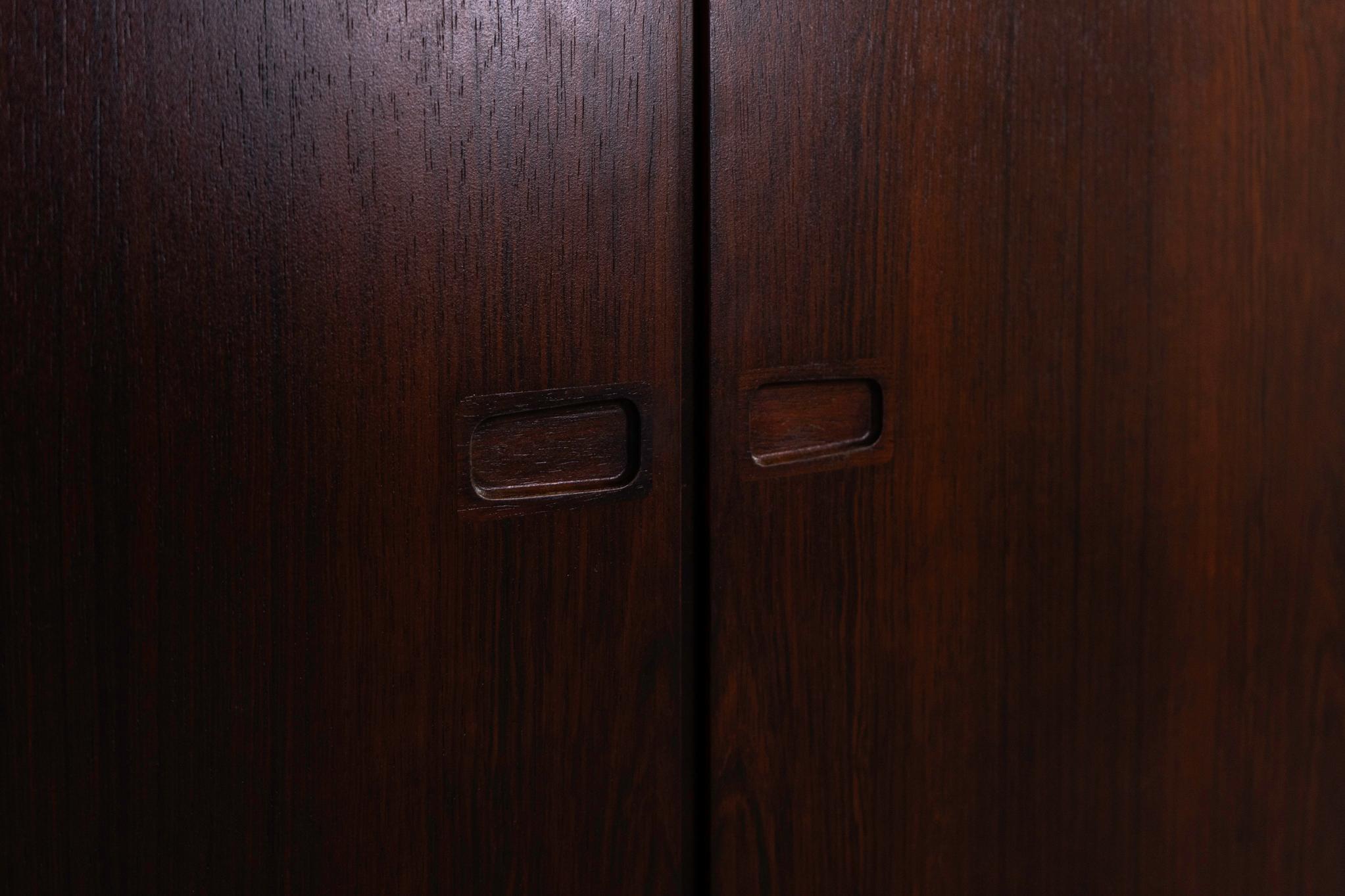 Cuir Buffet danois en bois de rose moderne du milieu du siècle en vente