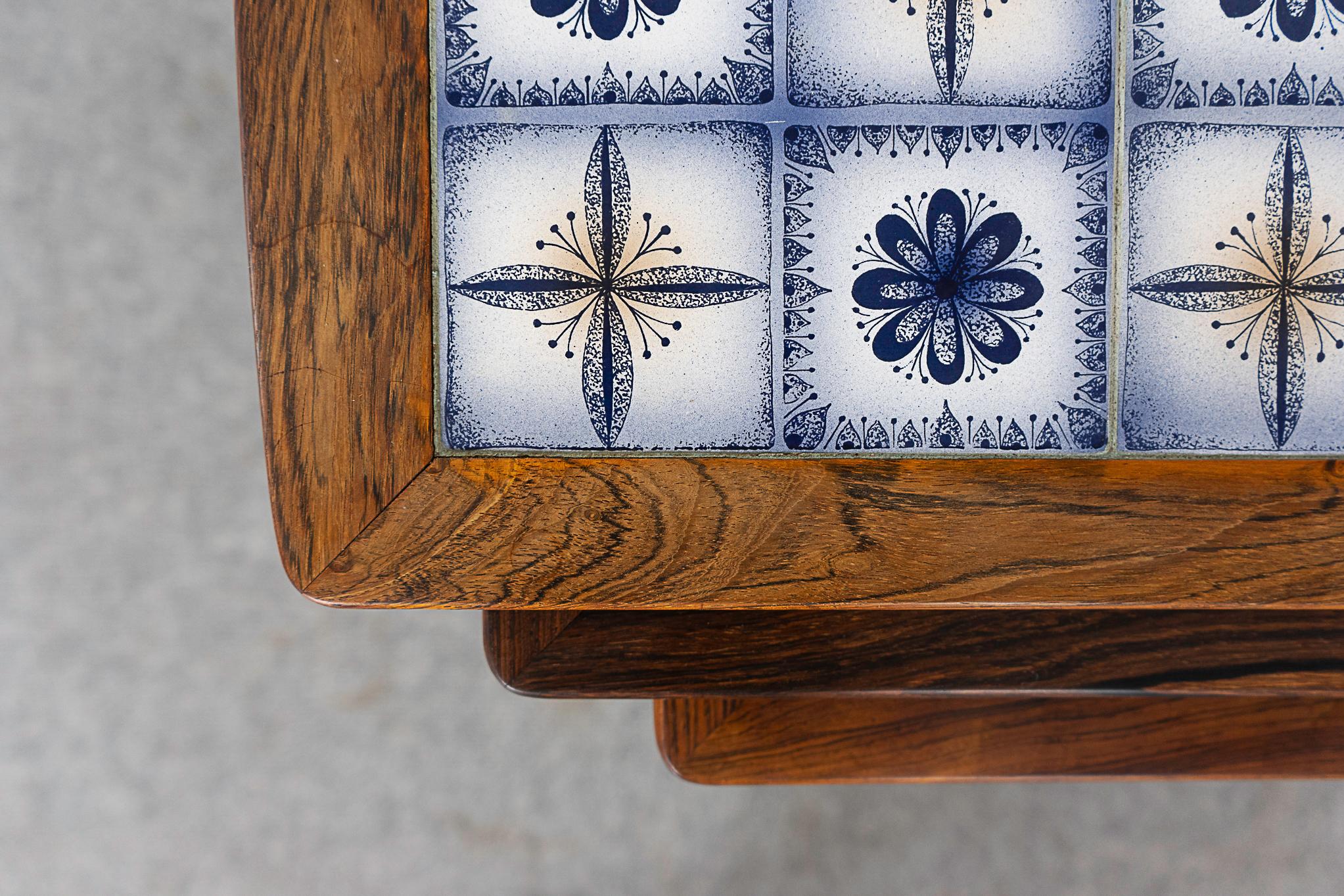Veneer Danish Mid-Century Modern Rosewood & Tile Danish Nesting Tables