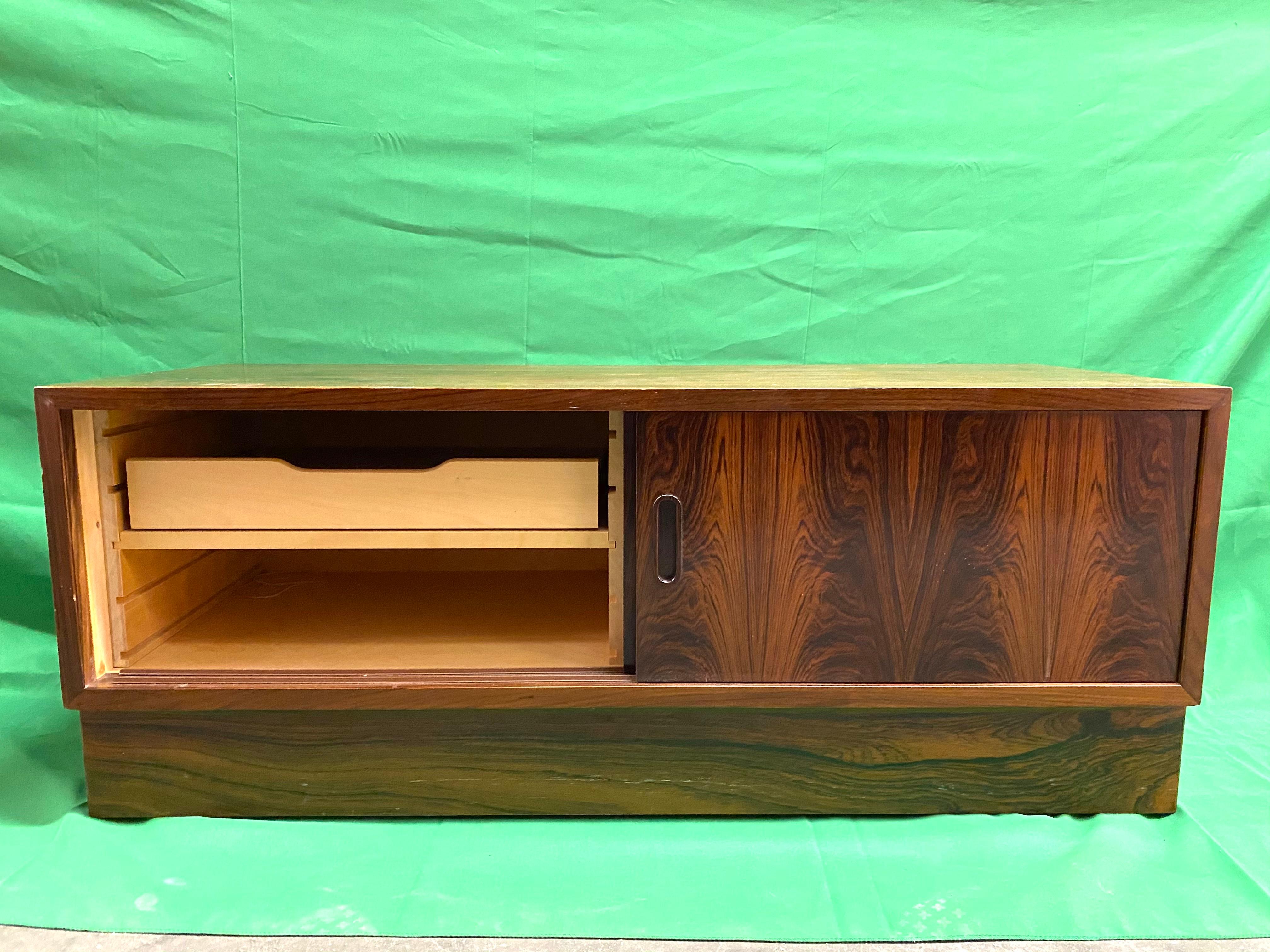 Danish Mid-Century Modern Rosewood TV Cabinet For Sale 6