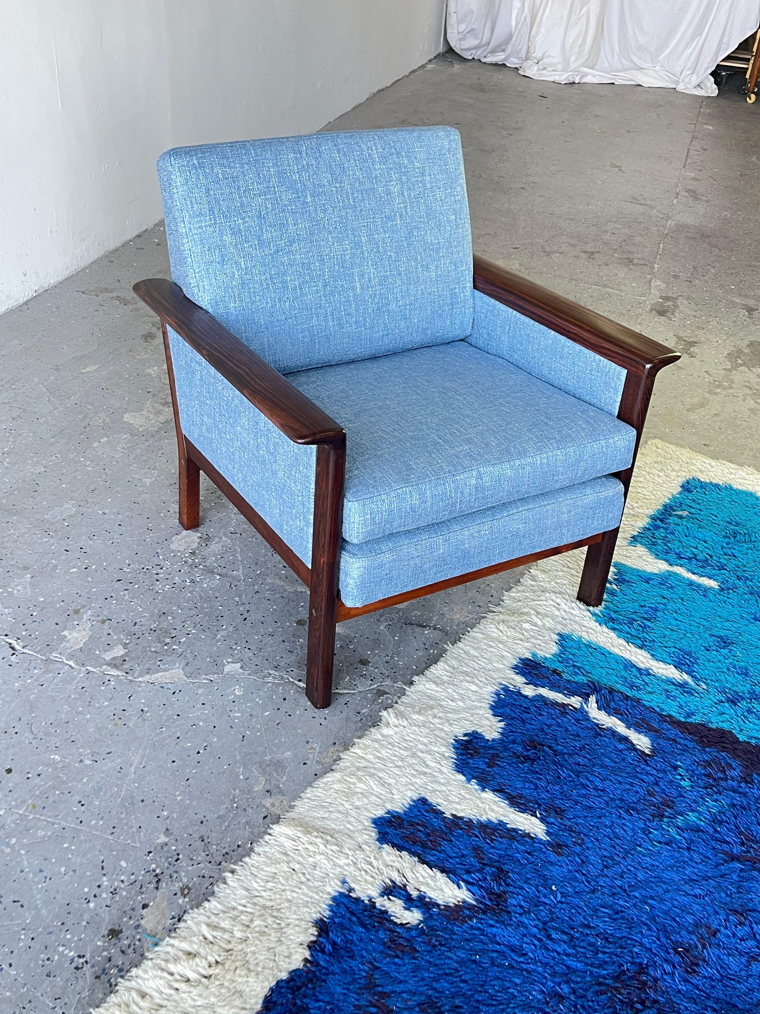 Danish Mid-Century Modern Rosewood &w Tweed Easy Chair by Westnofa In Excellent Condition For Sale In Las Vegas, NV