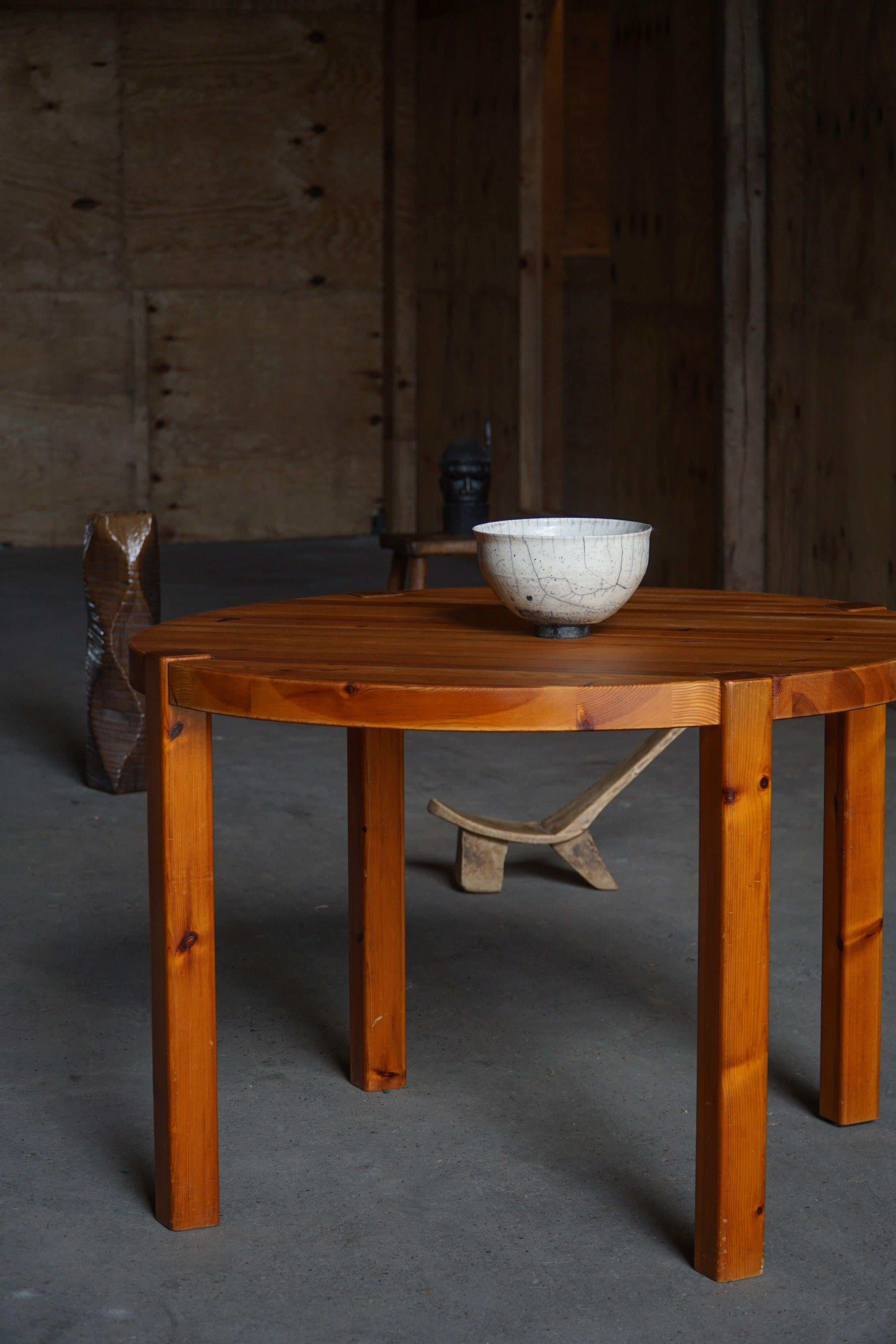 Danish Mid Century Modern, Round Dining Table in Solid Pine, 1970s For Sale 5
