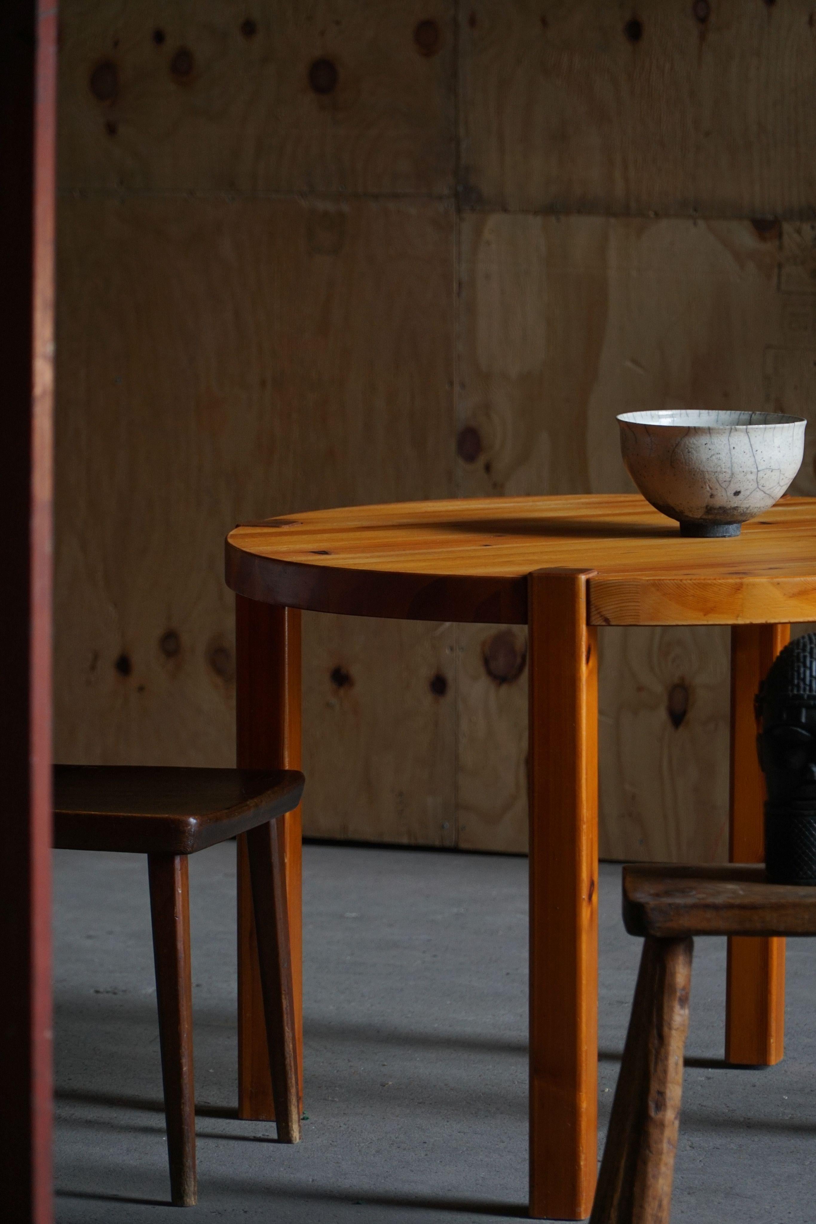 Danish Mid Century Modern, Round Dining Table in Solid Pine, 1970s For Sale 6