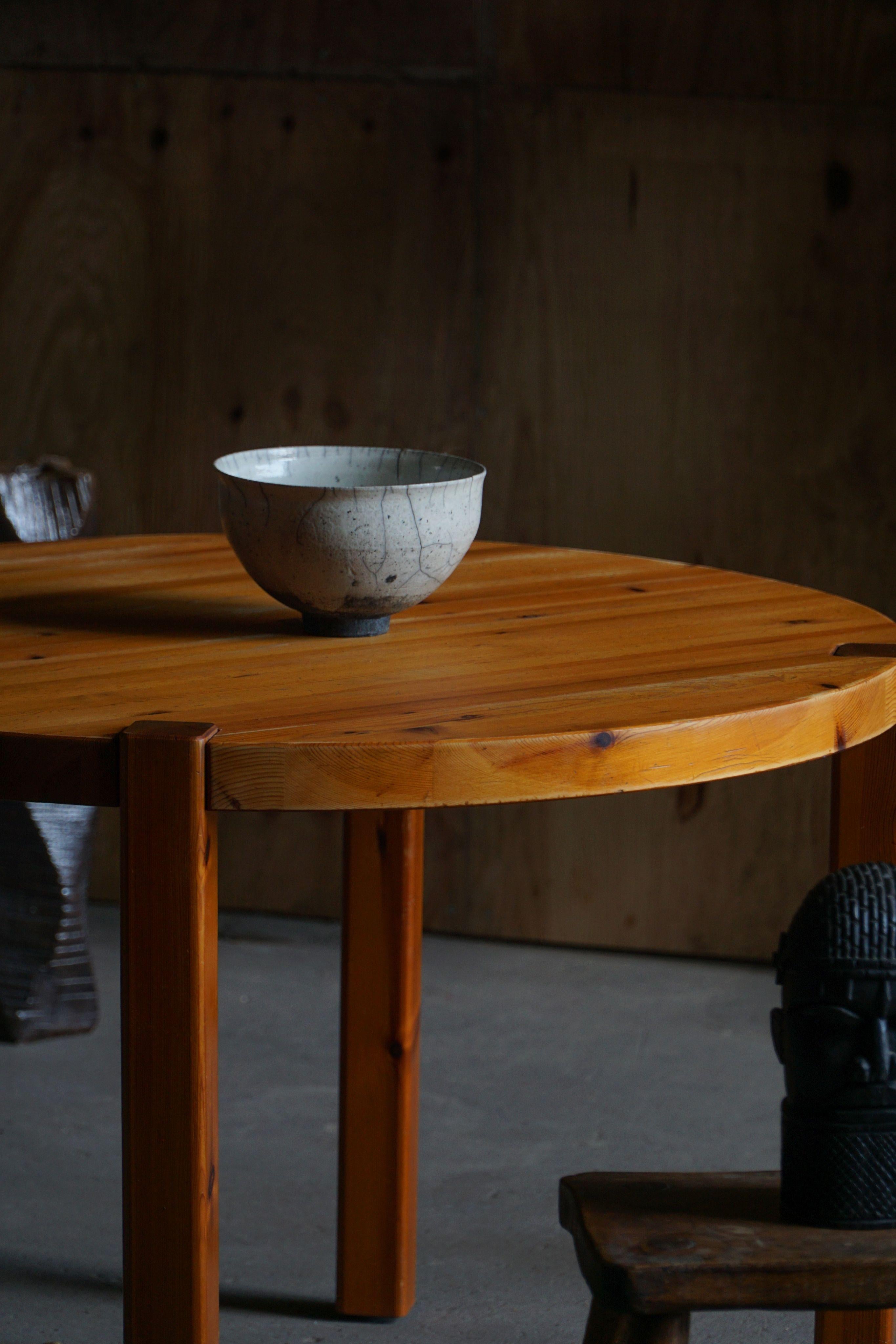 Danish Mid Century Modern, Round Dining Table in Solid Pine, 1970s For Sale 7