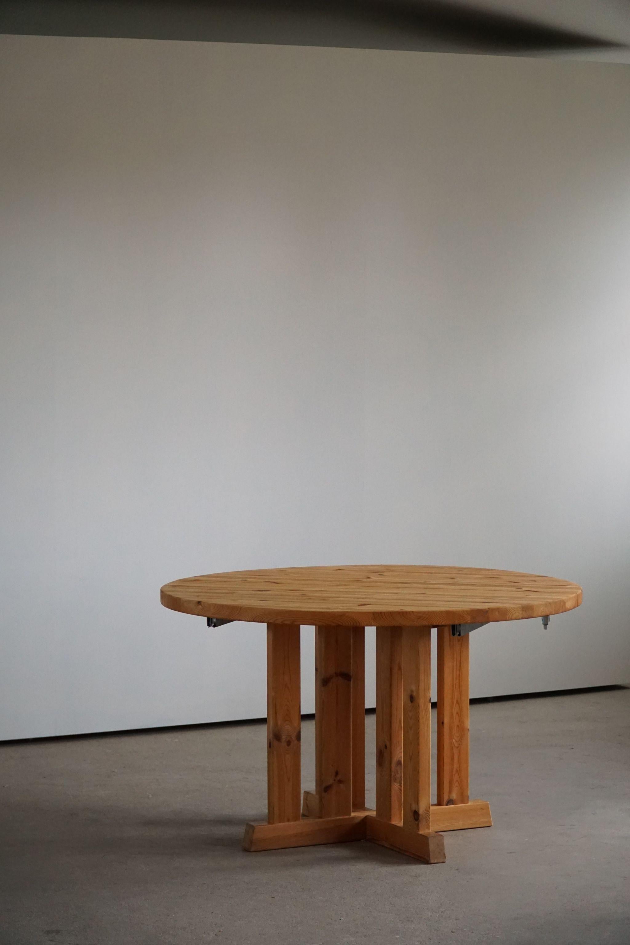 Danish Mid Century Modern, Round Dining Table in Solid Pine, 1970s For ...