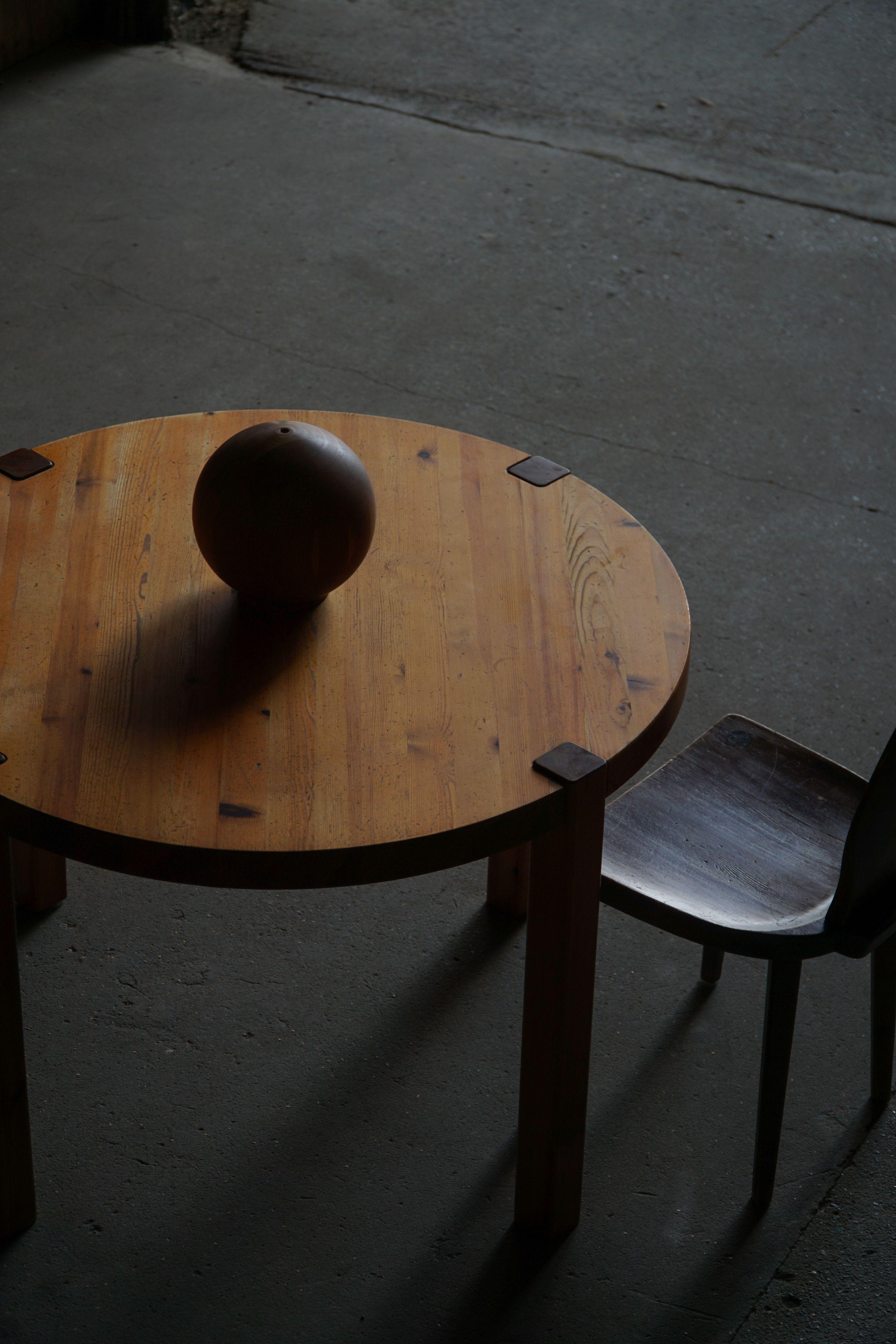 Danish Mid Century Modern, Round Dining Table in Solid Pine, 1970s For Sale 11