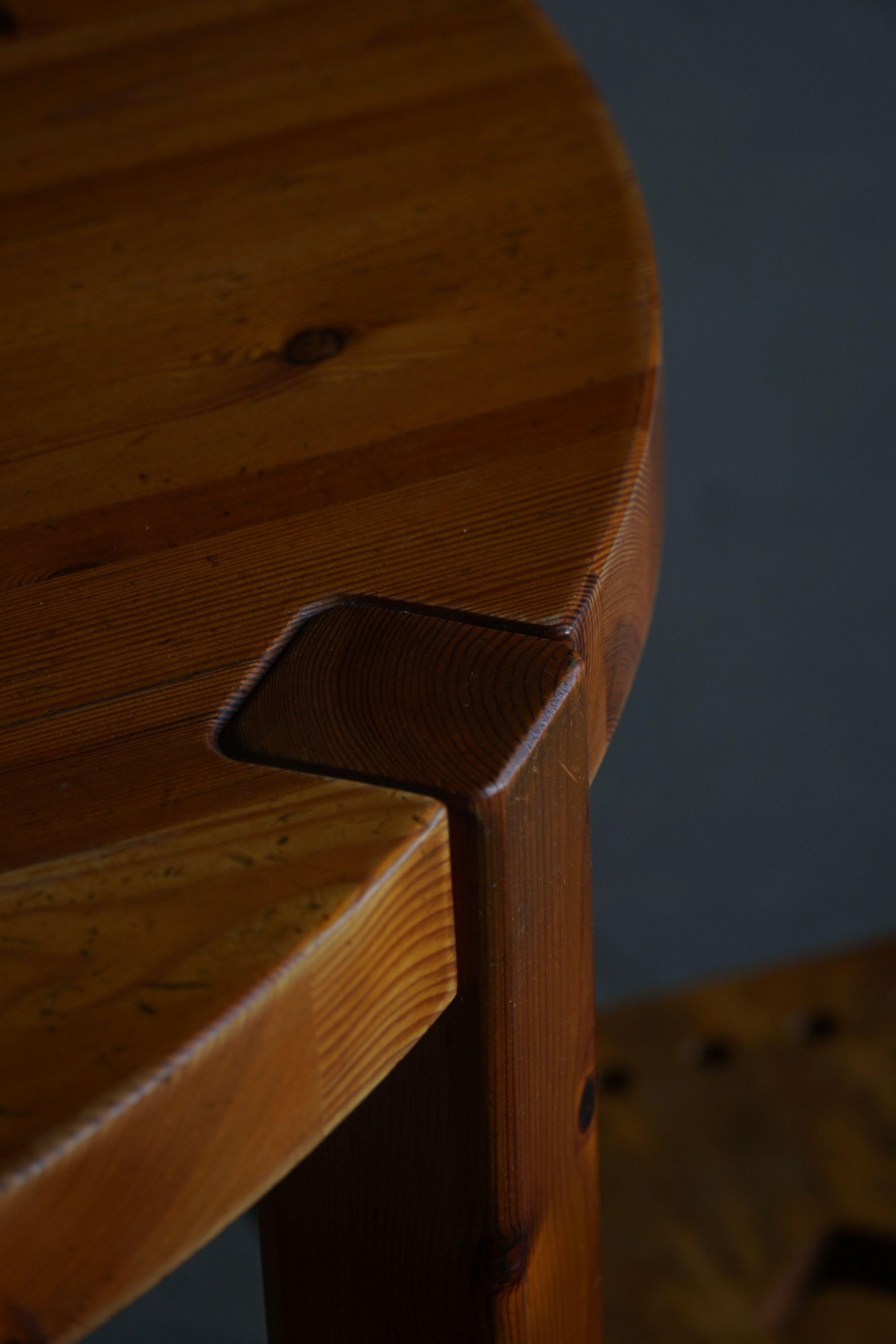 Danish Mid Century Modern, Round Dining Table in Solid Pine, 1970s For Sale 12
