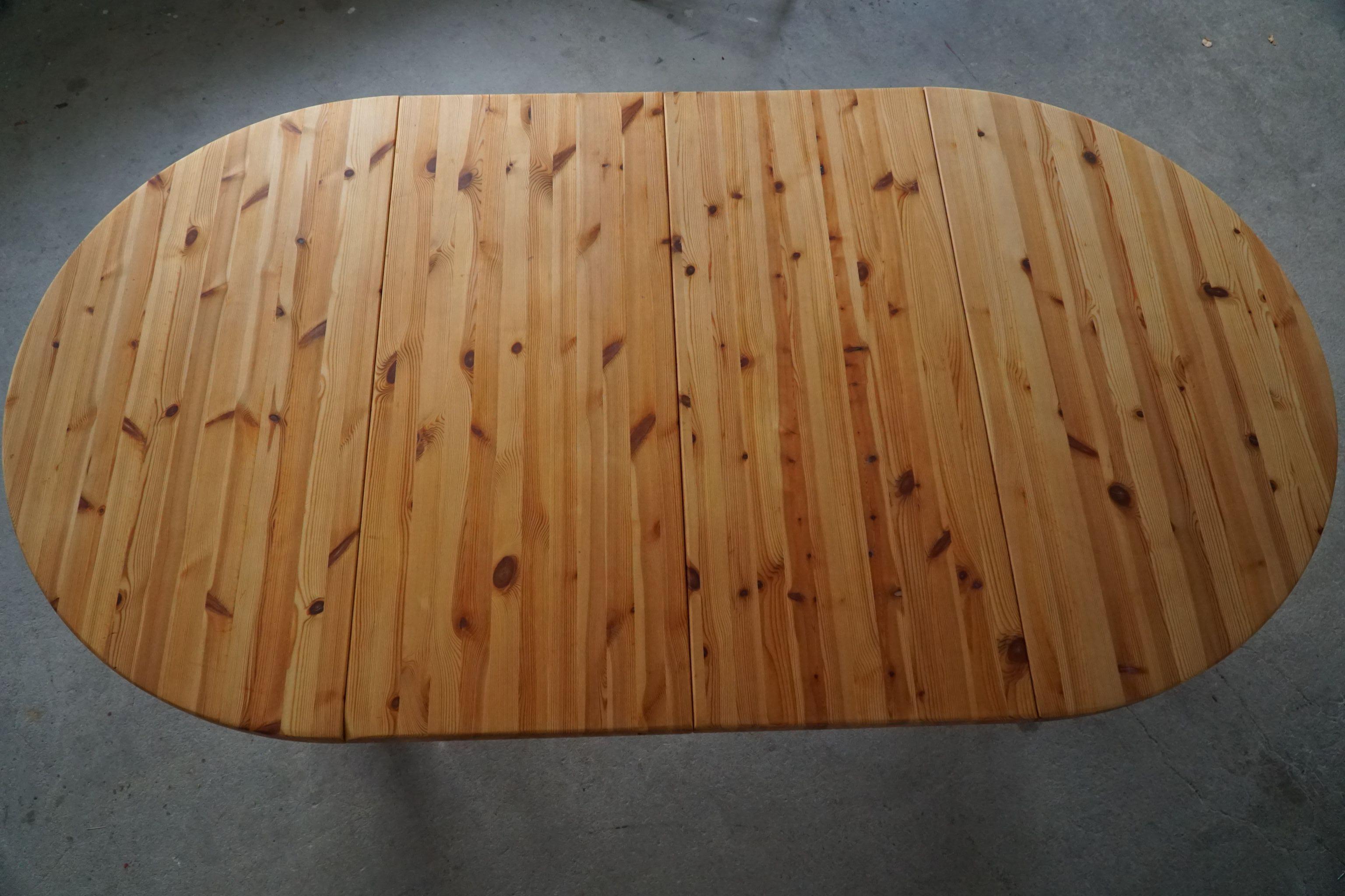 Danish Mid Century Modern, Round Dining Table in Solid Pine, 1970s For ...