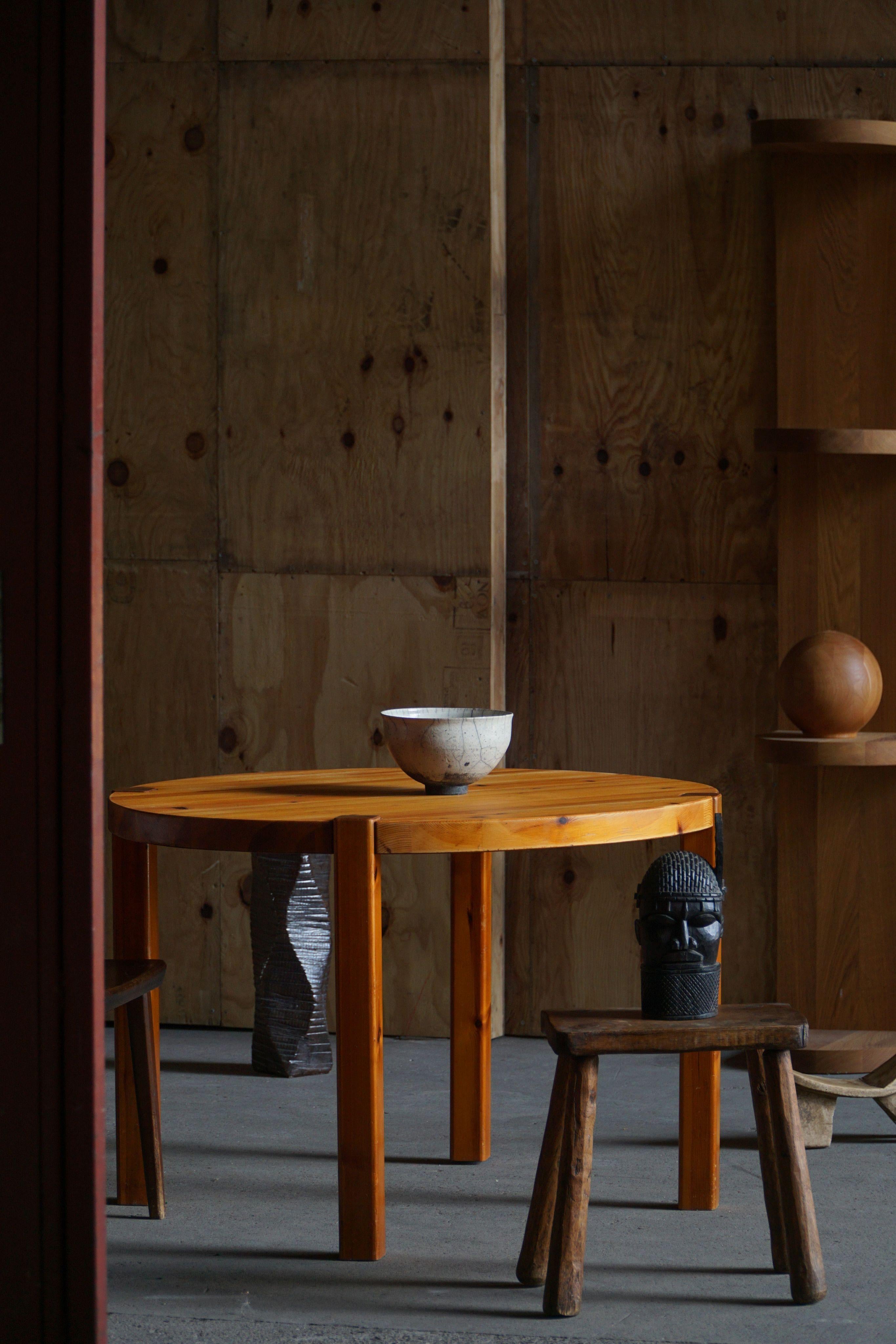 Danish Mid Century Modern, Round Dining Table in Solid Pine, 1970s For Sale 2