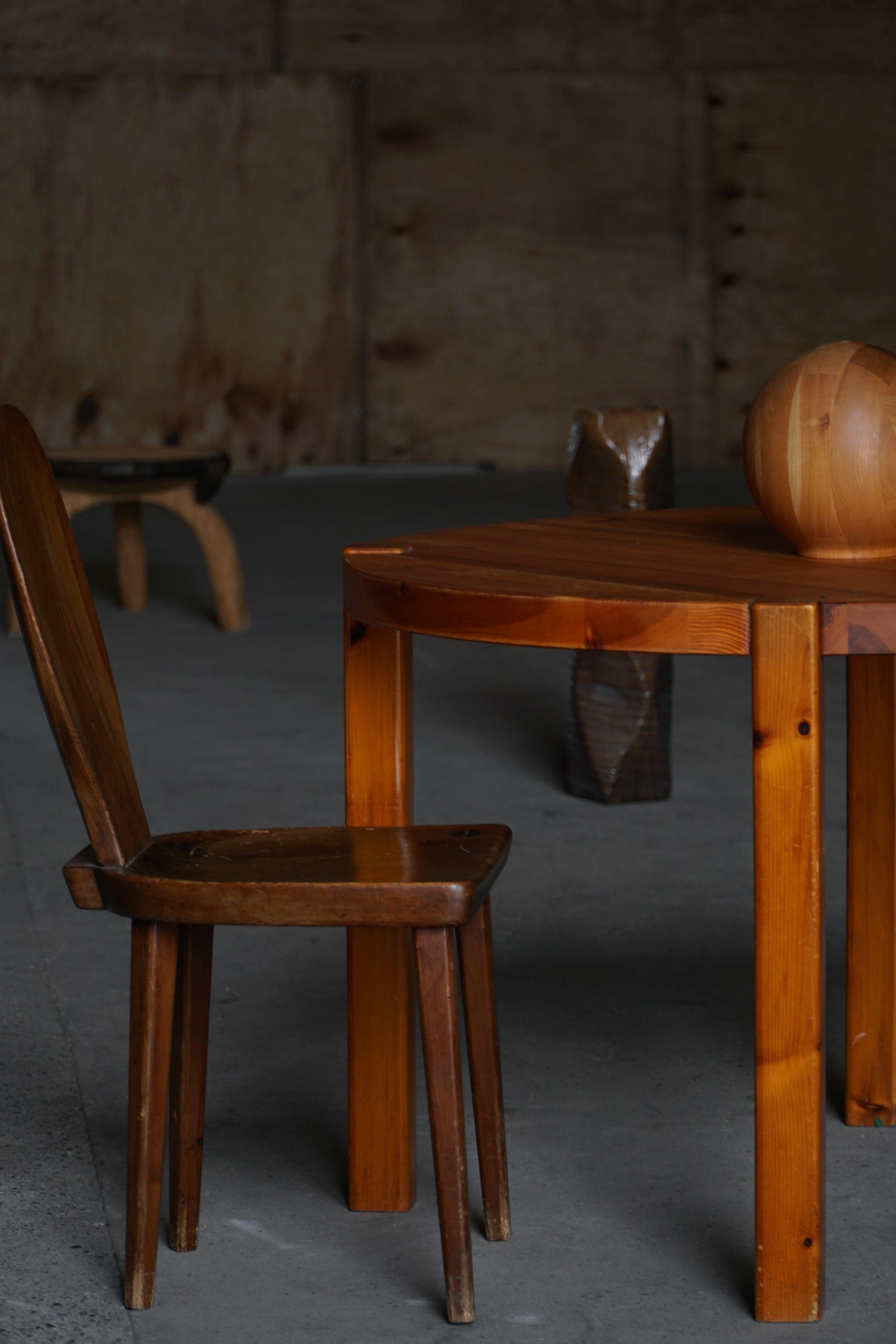 Danish Mid Century Modern, Round Dining Table in Solid Pine, 1970s For Sale 4
