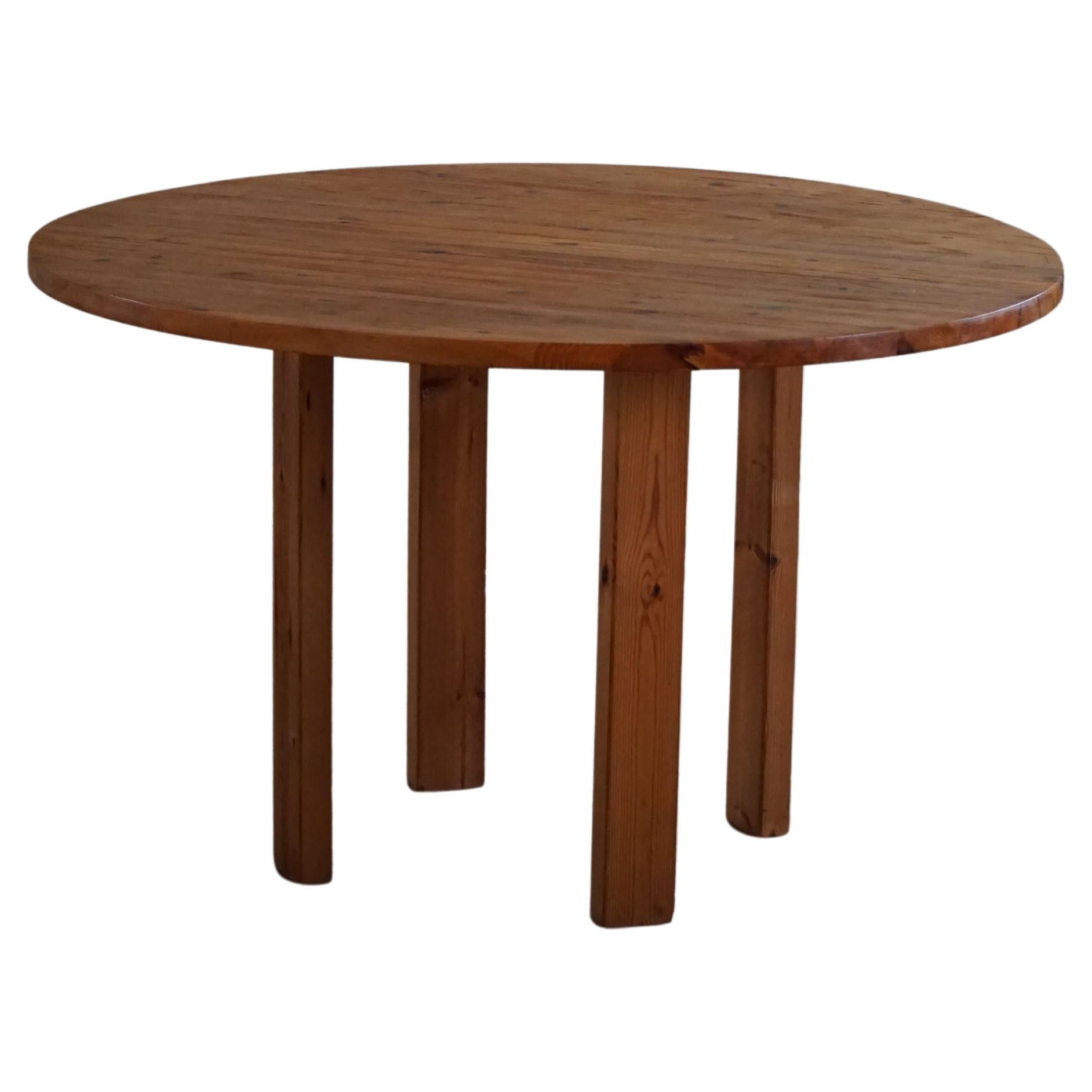 Danish Mid Century Modern, Round Dining Table in Solid Pine, Made in the 1970s