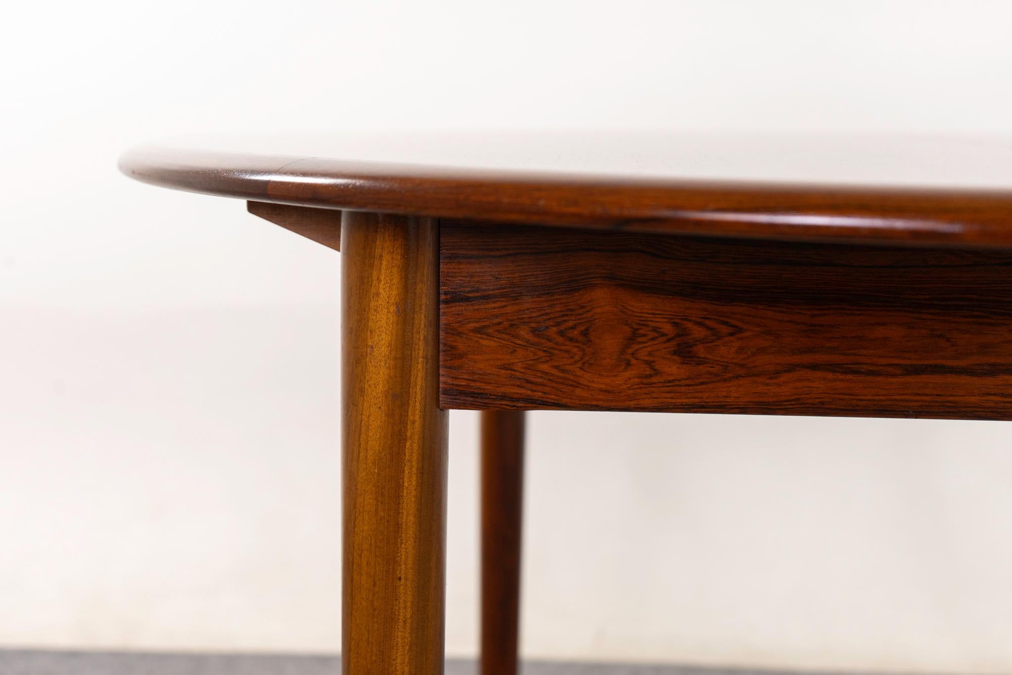 Scandinavian Modern Danish Mid-Century Modern Round Rosewood Dining Table
