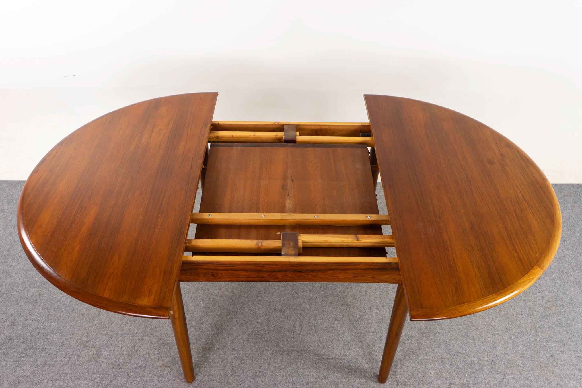 Mid-20th Century Danish Mid-Century Modern Round Rosewood Dining Table