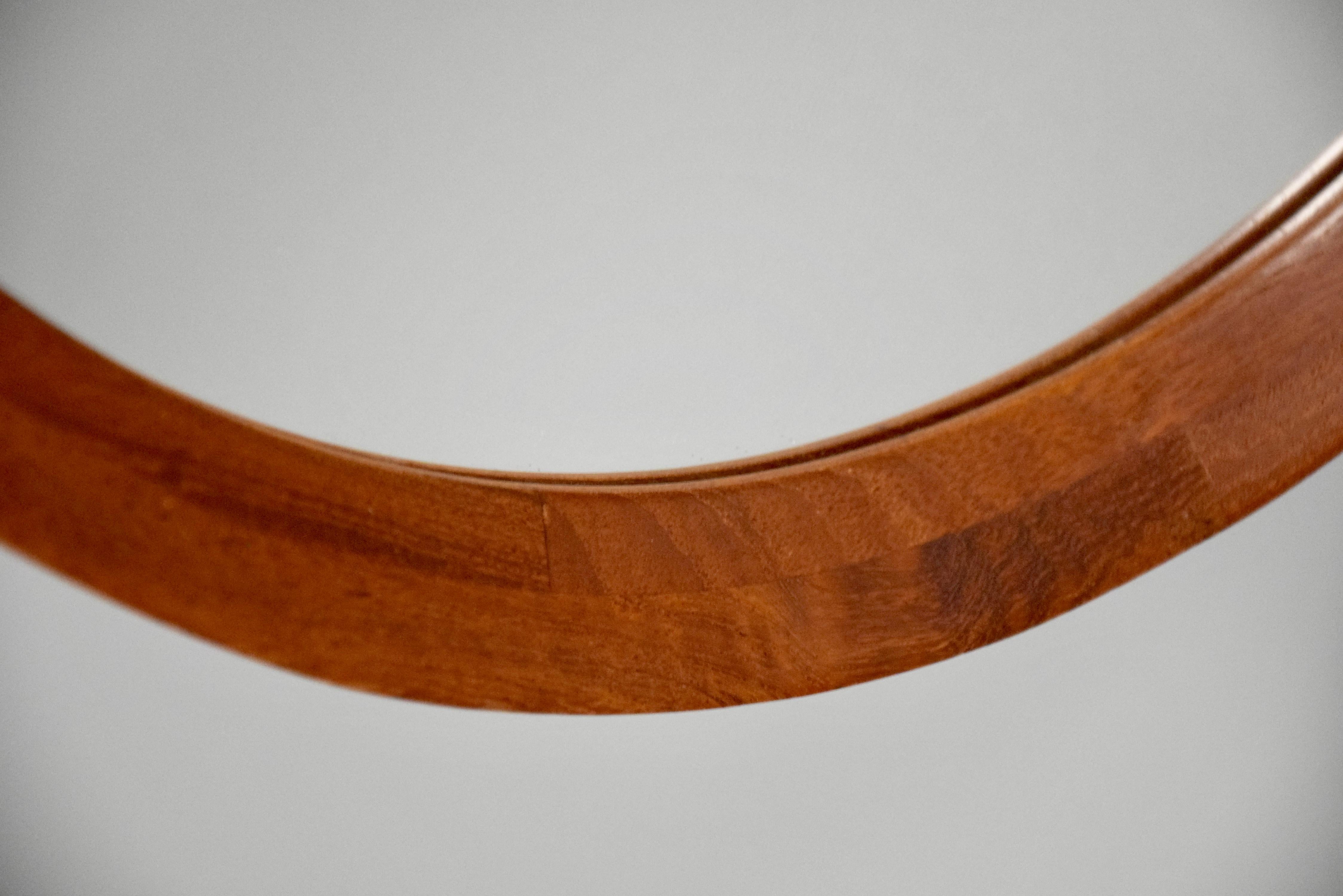 Specchio da parete rotondo in legno di teak in stile scandinavo del Mid-Century Modern in vendita 2