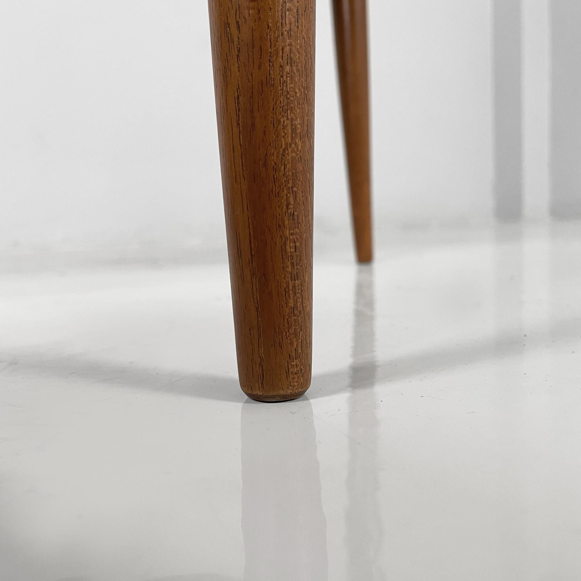 Mesa de centro redonda de madera danesa de mediados de siglo de Fritz Hansen, años 60 en venta 3
