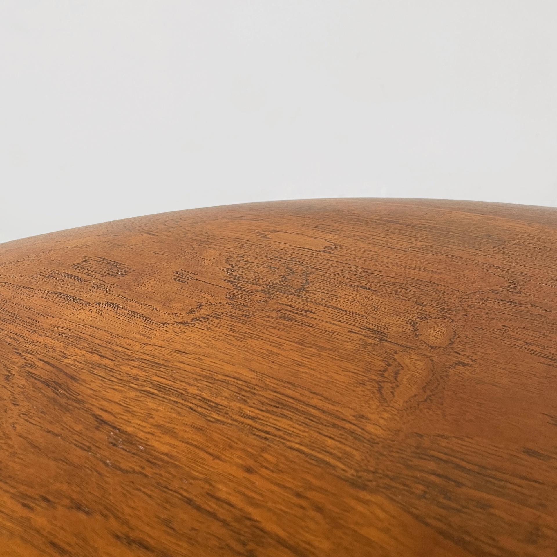Mesa de centro redonda de madera danesa de mediados de siglo de Fritz Hansen, años 60 Danés en venta