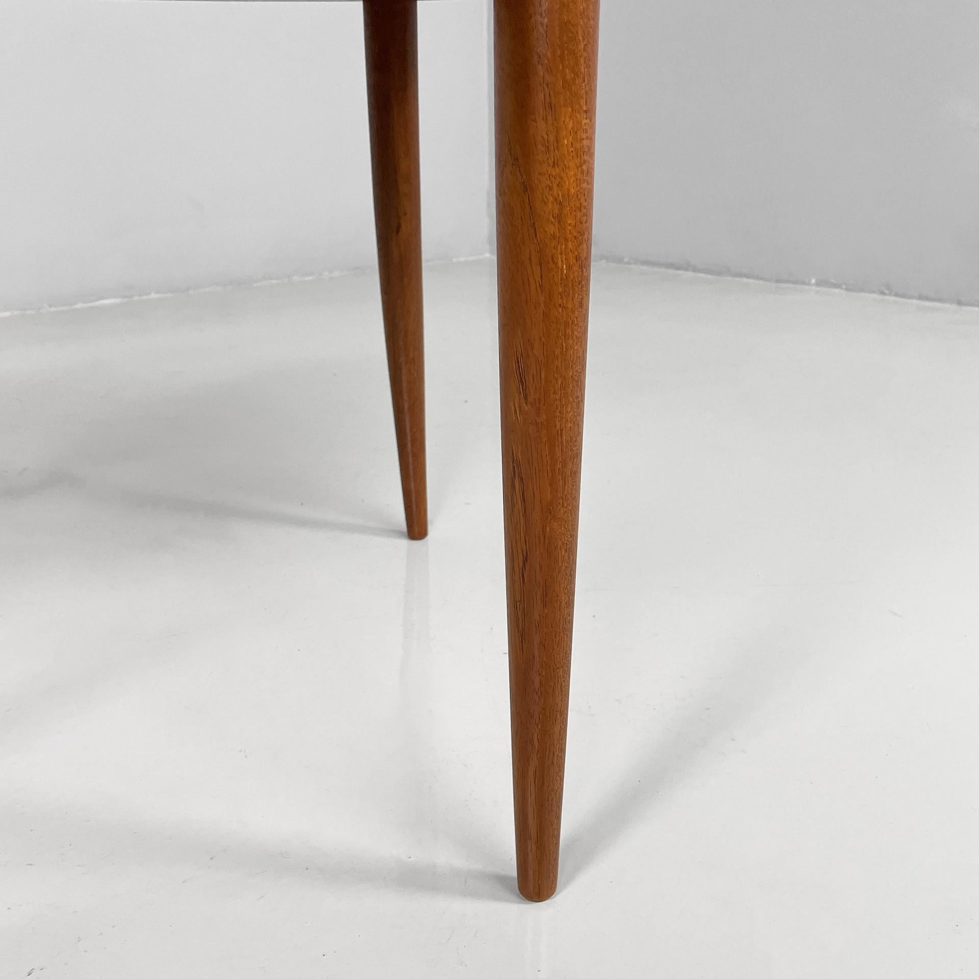 Mesa de centro redonda de madera danesa de mediados de siglo de Fritz Hansen, años 60 en venta 2