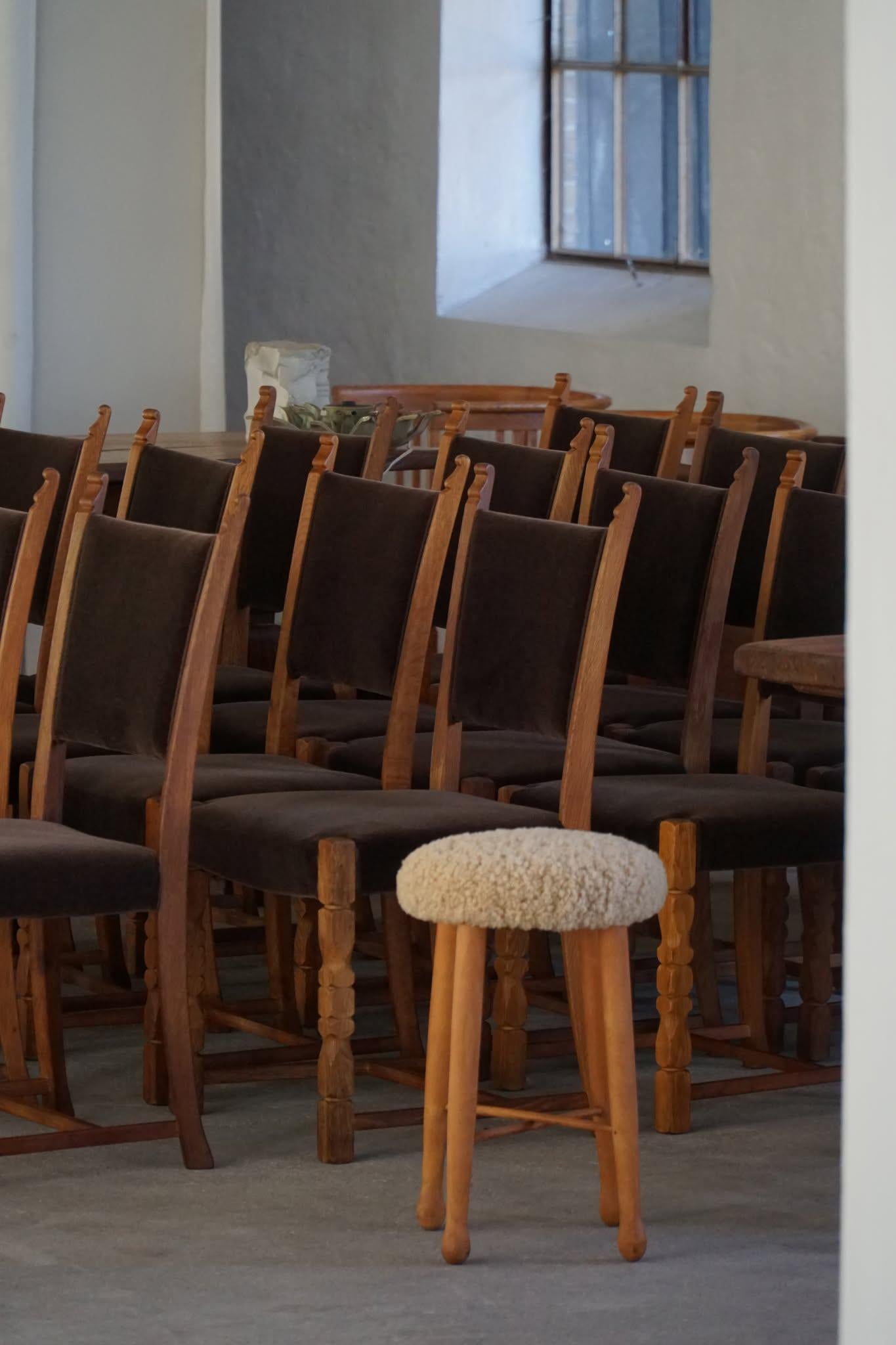Taburete escultural danés de mediados de siglo con asiento de lana de cordero, años 60 en venta 3