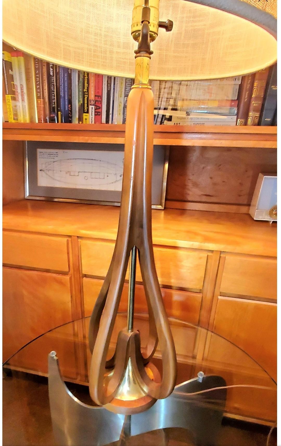 Danish Mid-Century Modern Sculptural Teak and Brass Lamp For Sale 3