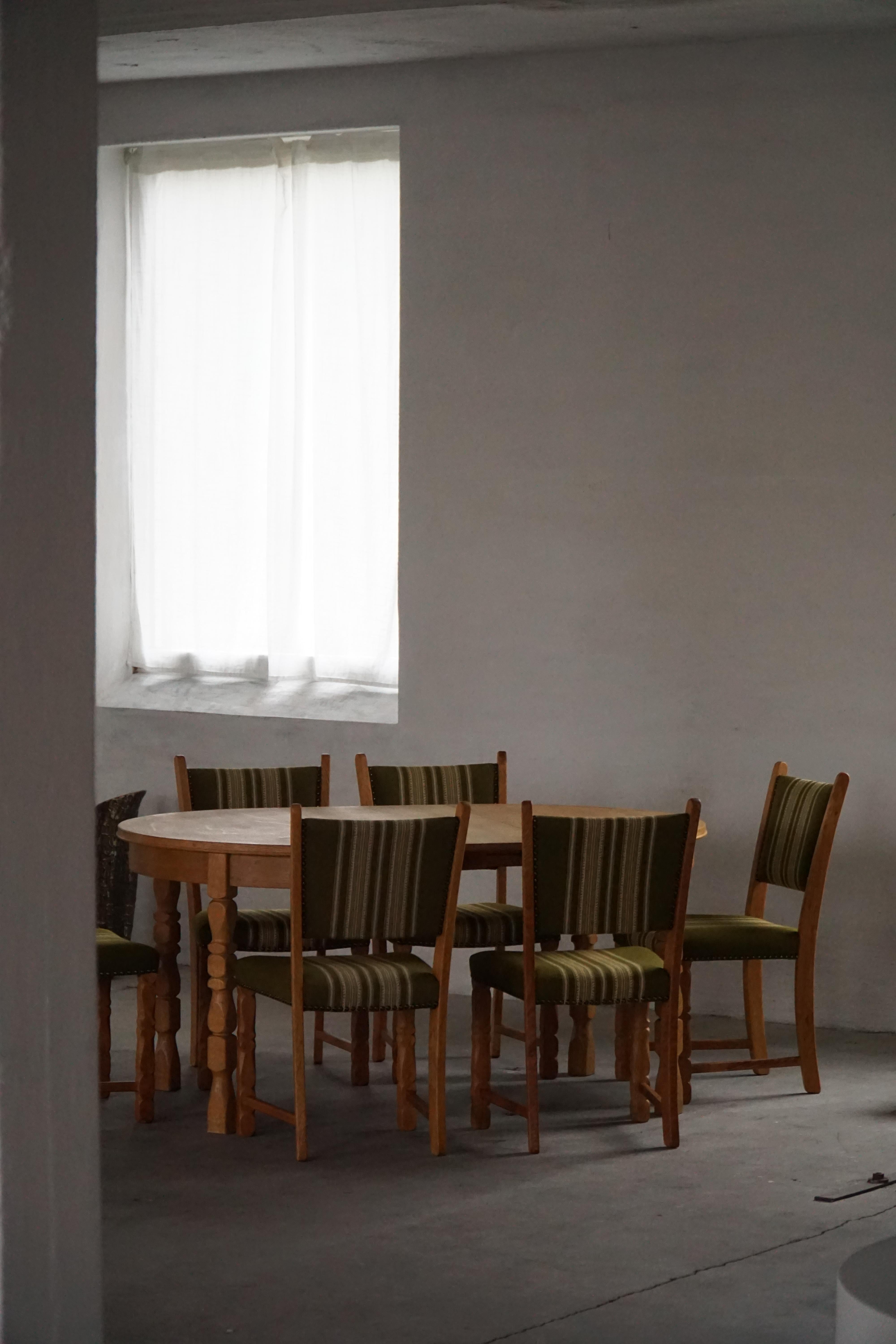 Danish Mid Century Modern, Set of 6 Dining Chairs in Oak, Henning Kjærnulf, 1960 im Angebot 12