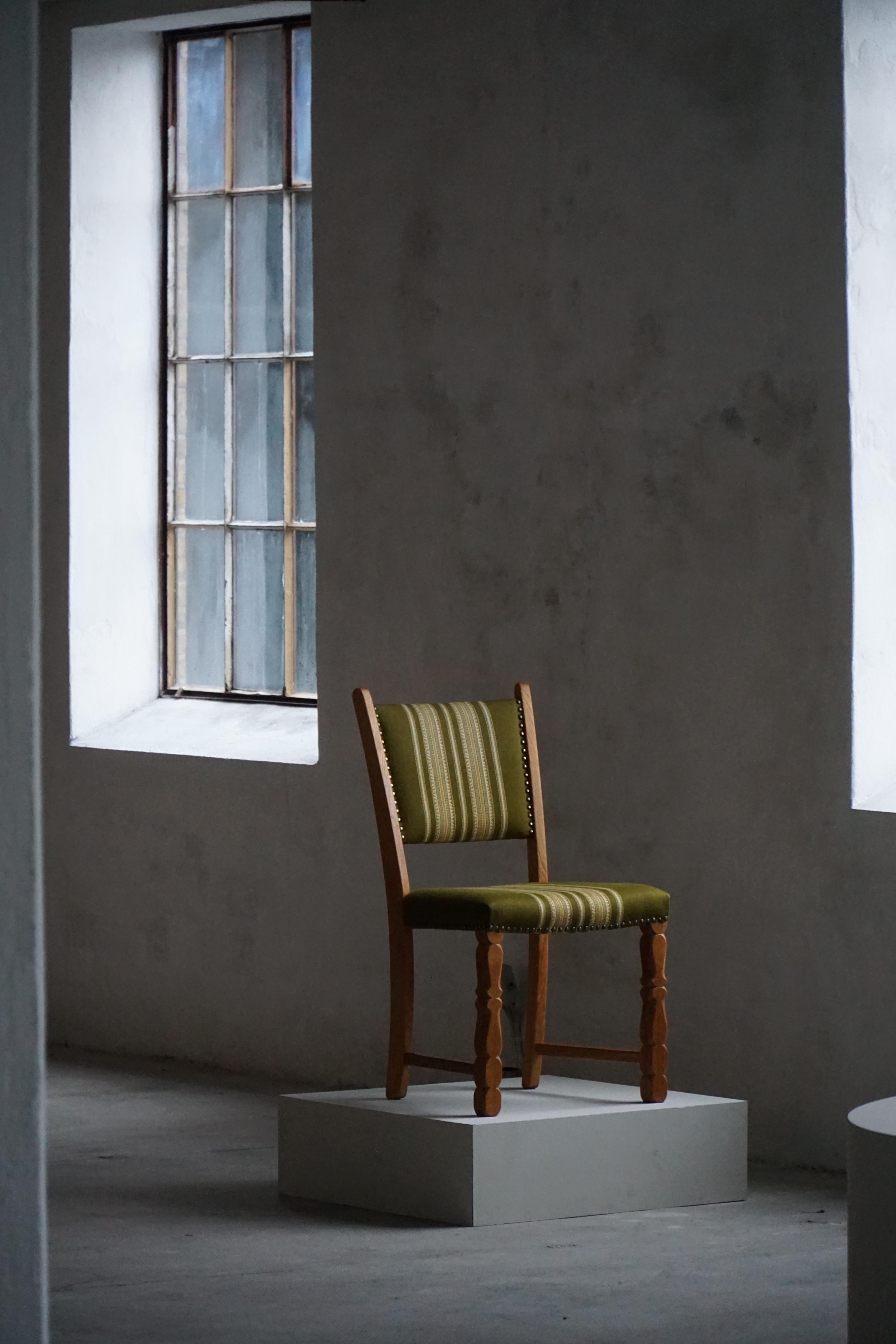 Danish Mid Century Modern, Set of 6 Dining Chairs in Oak, Henning Kjærnulf, 1960 (Dänisch) im Angebot