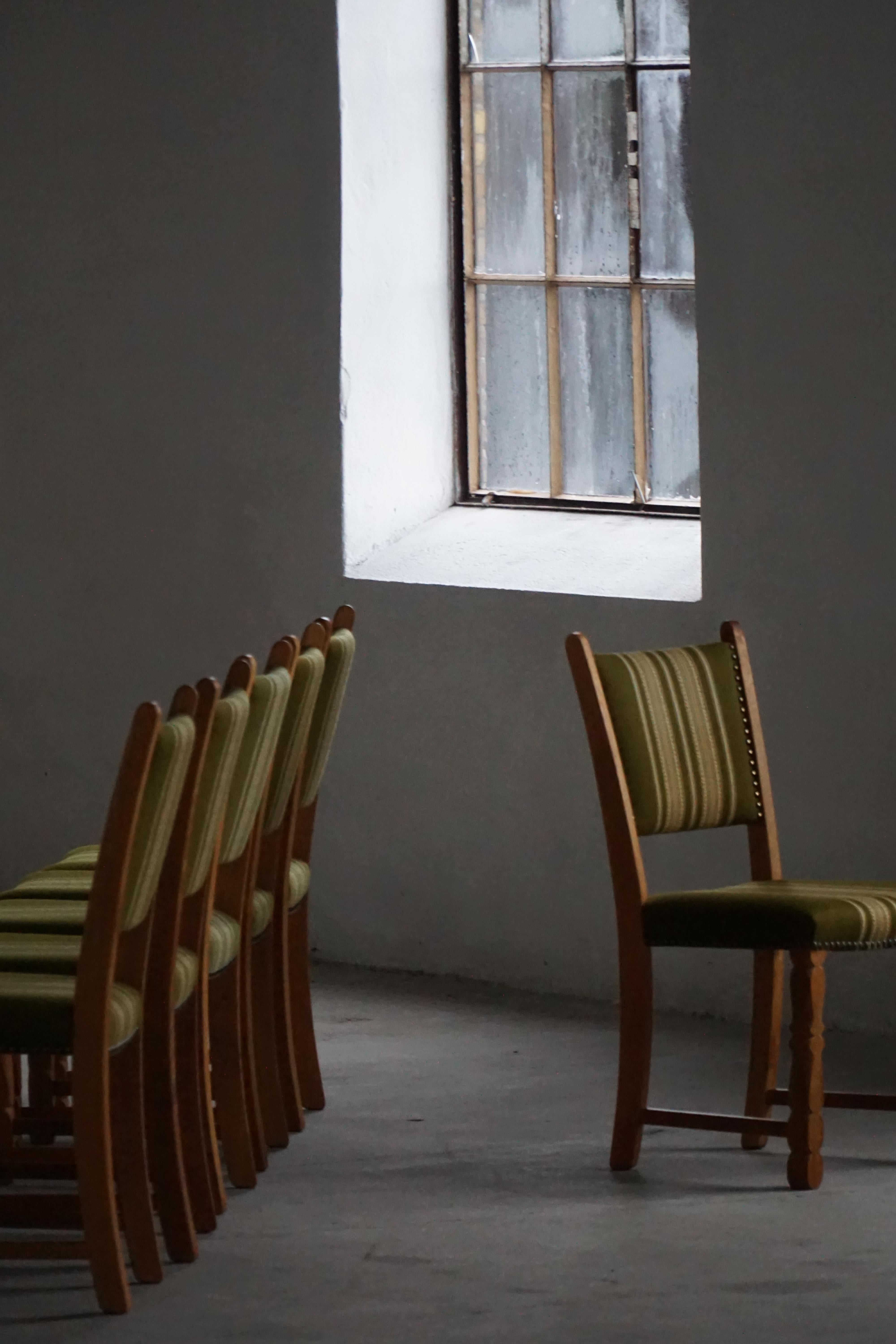 Danish Mid Century Modern, Set of 6 Dining Chairs in Oak, Henning Kjærnulf, 1960 (Eichenholz) im Angebot