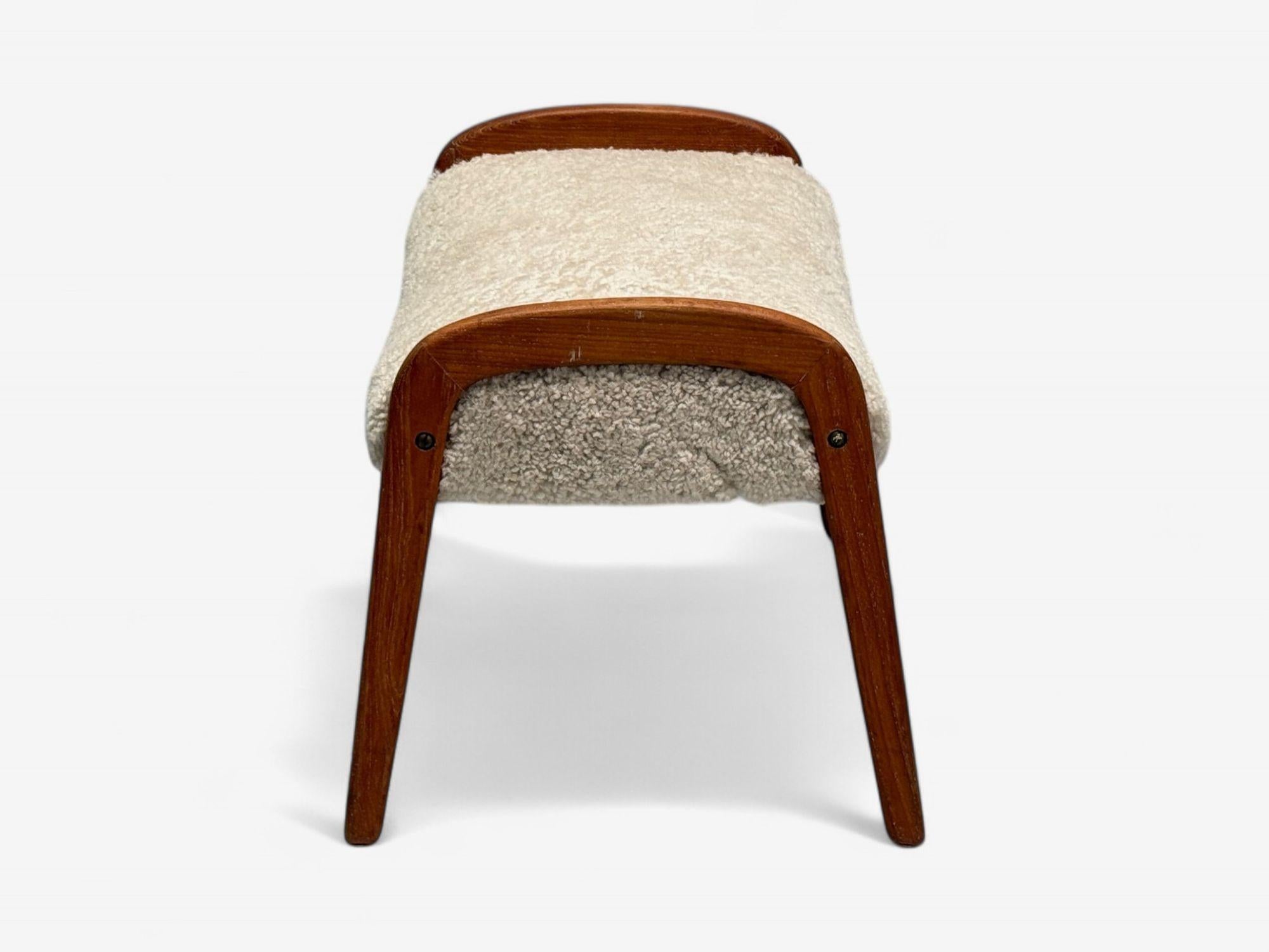 Taburete danés moderno de mediados de siglo, piel de oveja beige, Dinamarca, años 70 finales del siglo XX en venta