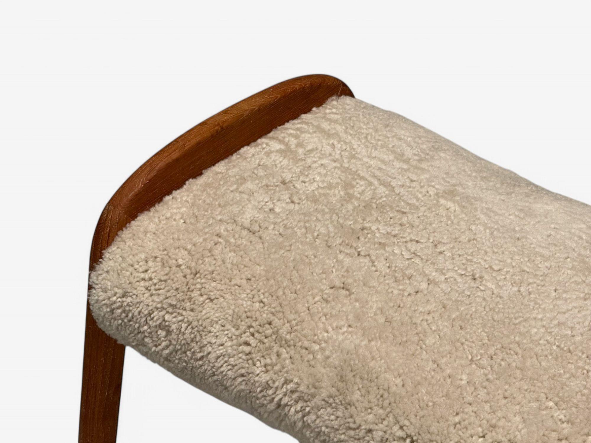 Taburete danés moderno de mediados de siglo, piel de oveja beige, Dinamarca, años 70 en venta 1