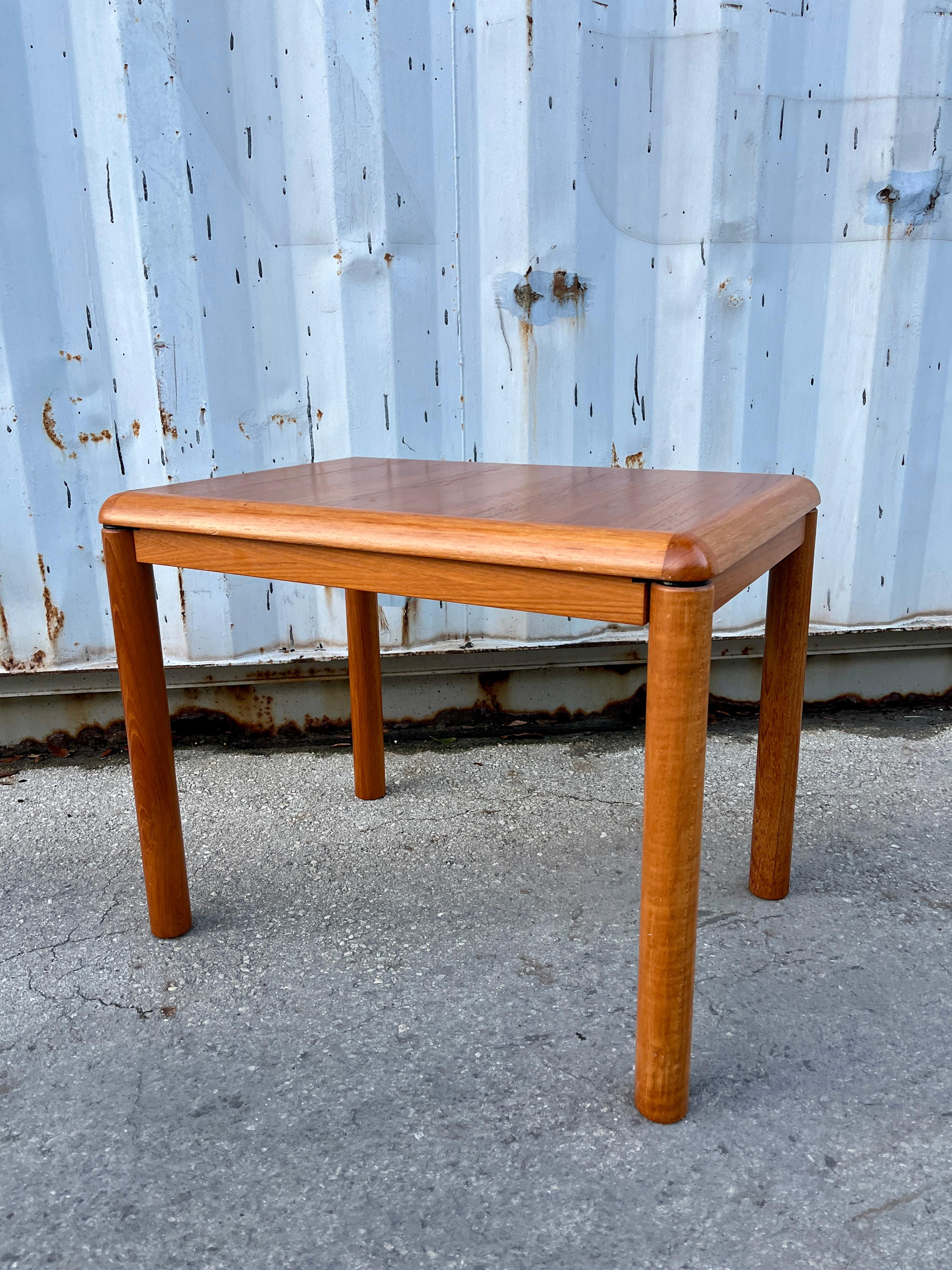 Danish Mid Century Modern Side by Sannemanns Mobelfabrik. Denmark Circa 1970s en vente 5