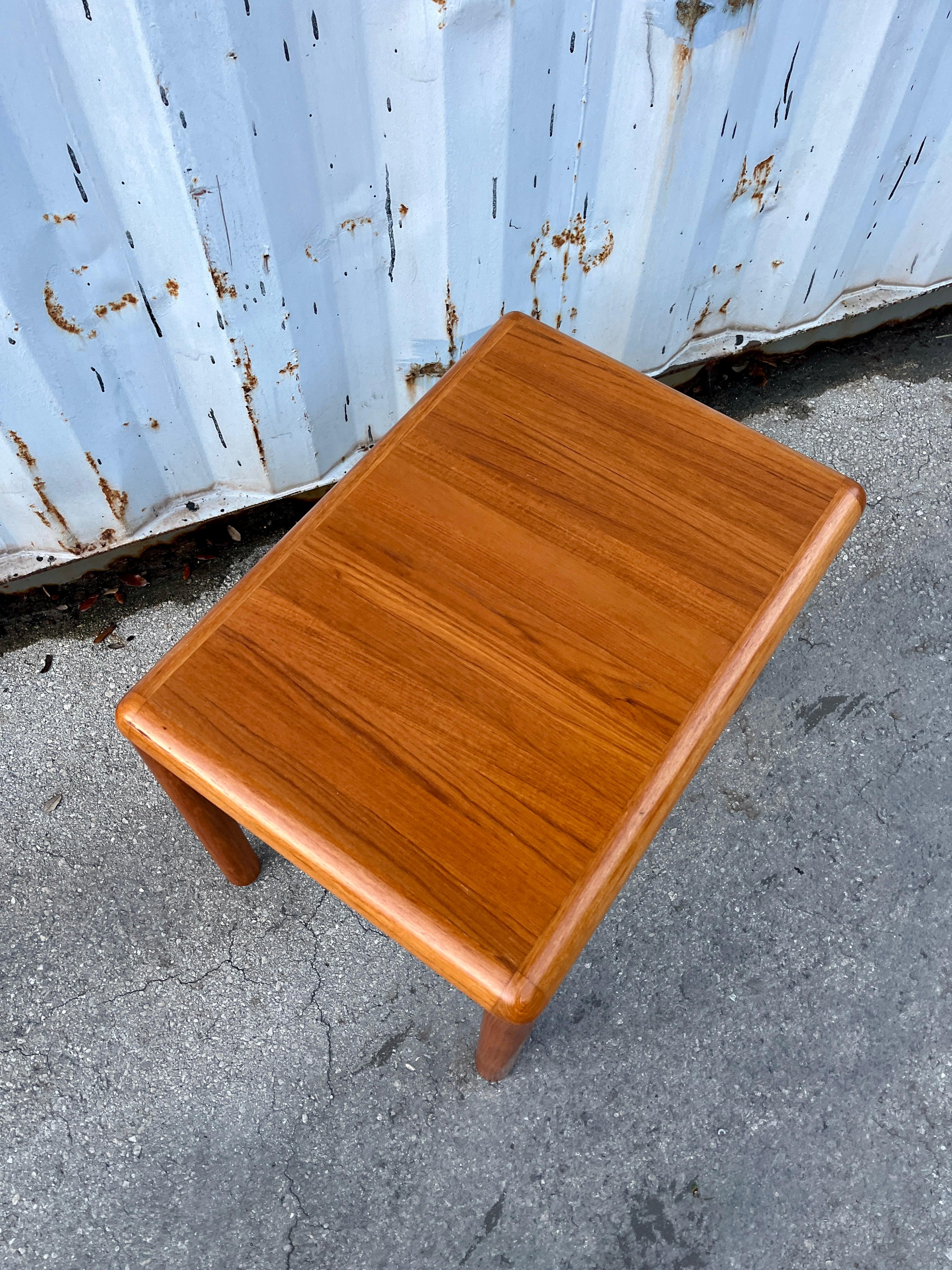 Danish Mid Century Modern Side by Sannemanns Mobelfabrik. Denmark Circa 1970s en vente 7