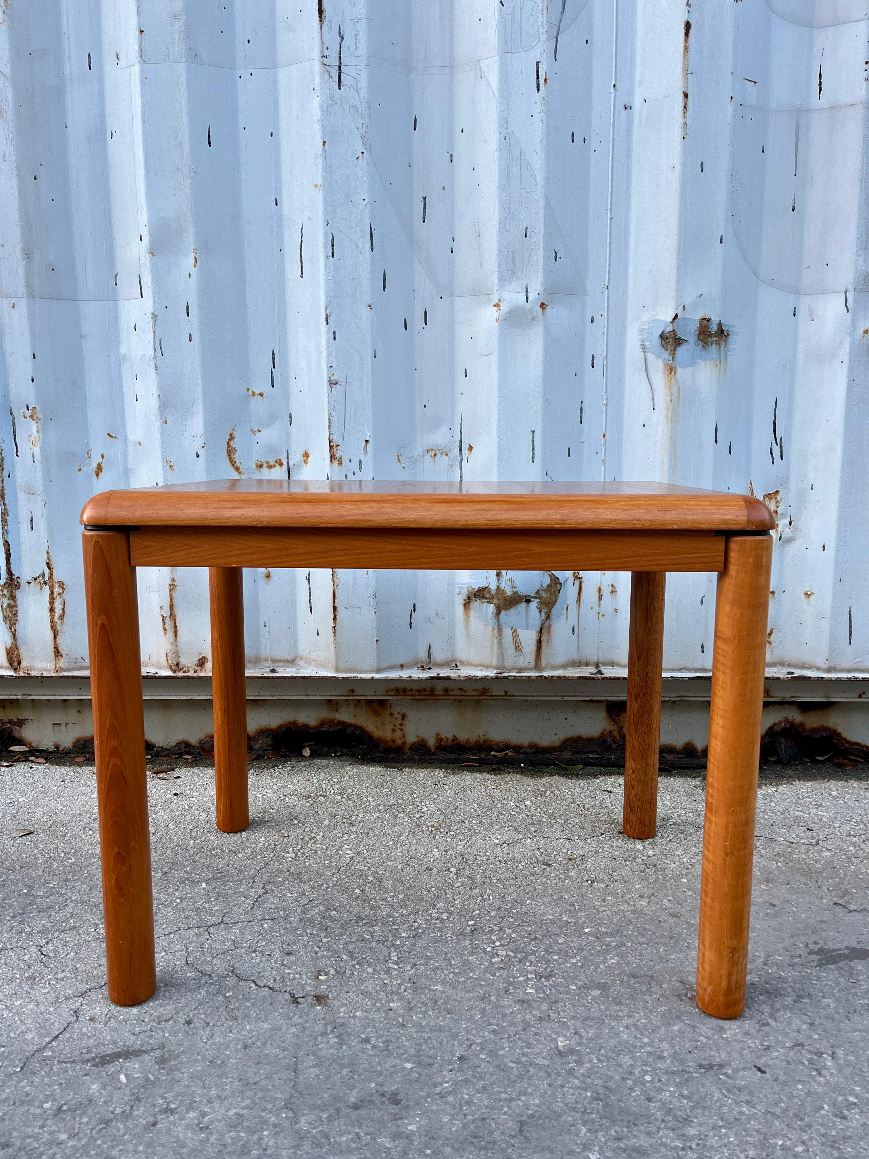 Danish Mid Century Modern Side by Sannemanns Mobelfabrik. Denmark Circa 1970s en vente 9