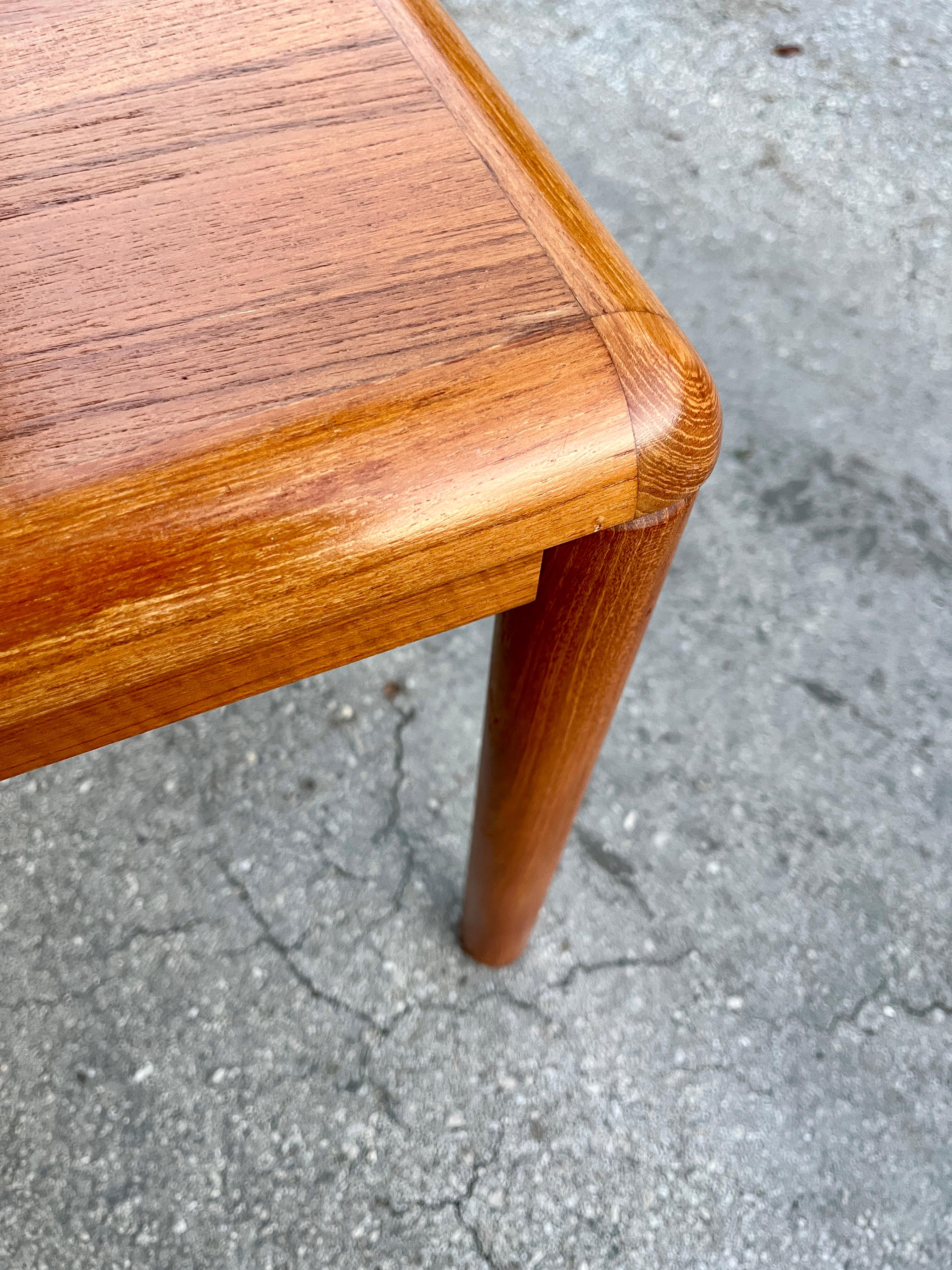 Danish Mid Century Modern Side by Sannemanns Mobelfabrik. Denmark Circa 1970s en vente 10