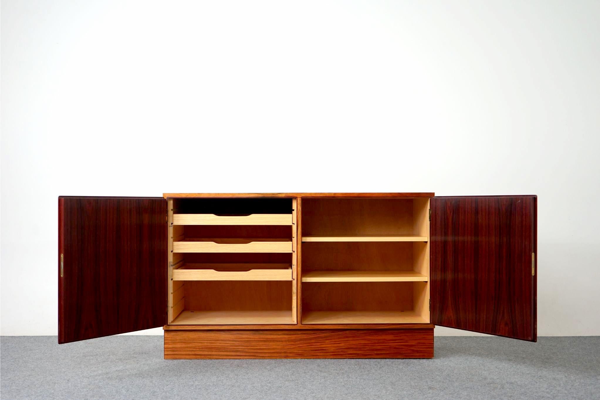 Danish Mid-Century Modern Sideboard Cabinet by Hundevad In Good Condition In VANCOUVER, CA