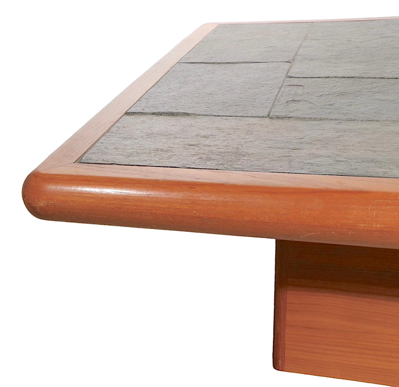 Table basse danoise moderne du milieu du siècle dernier avec plateau en ardoise par Sellingboe, c. 1960''s en vente 2
