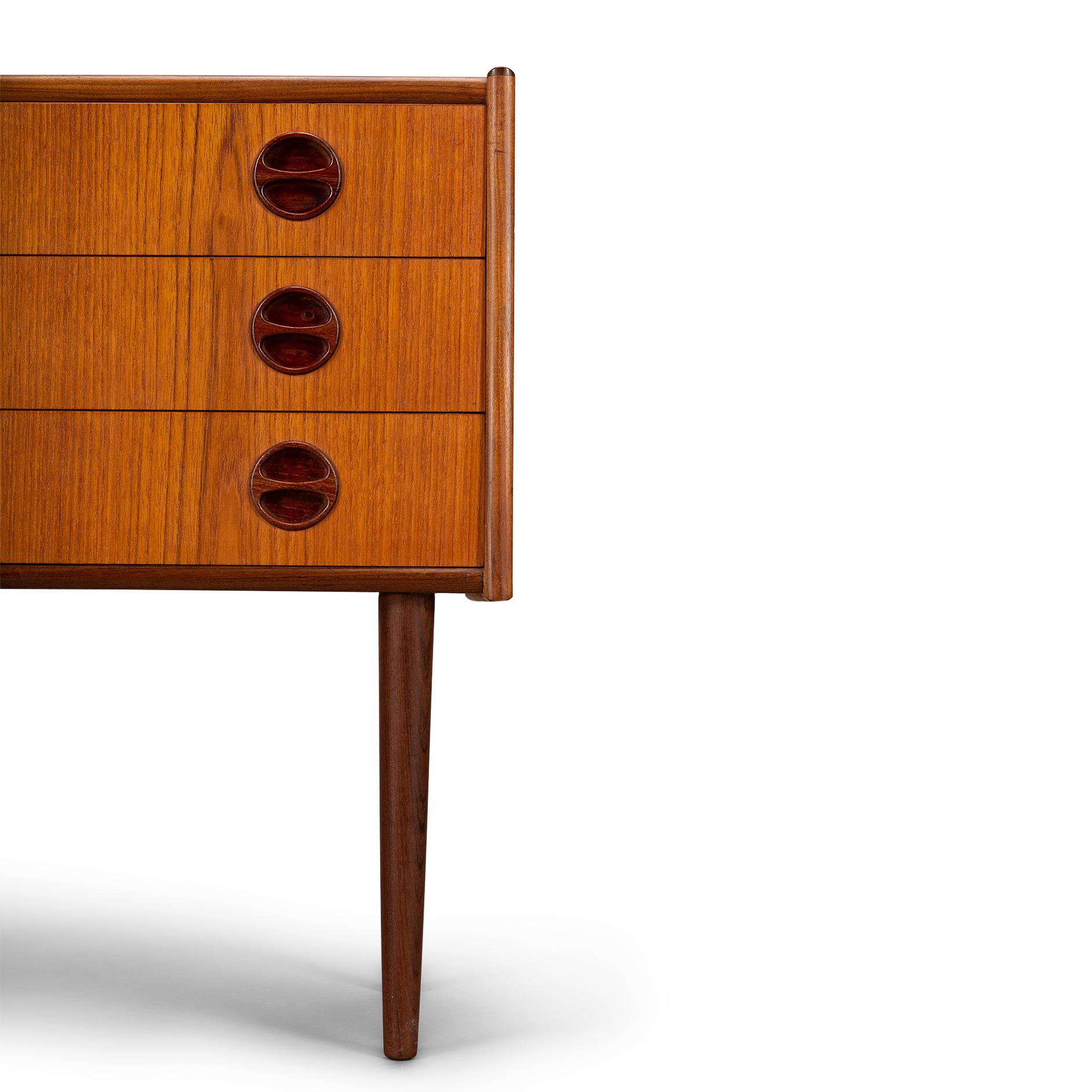 Danish Mid-Century Modern Small Teak Chest of Drawers, 1960s In Good Condition In Elshout, NL