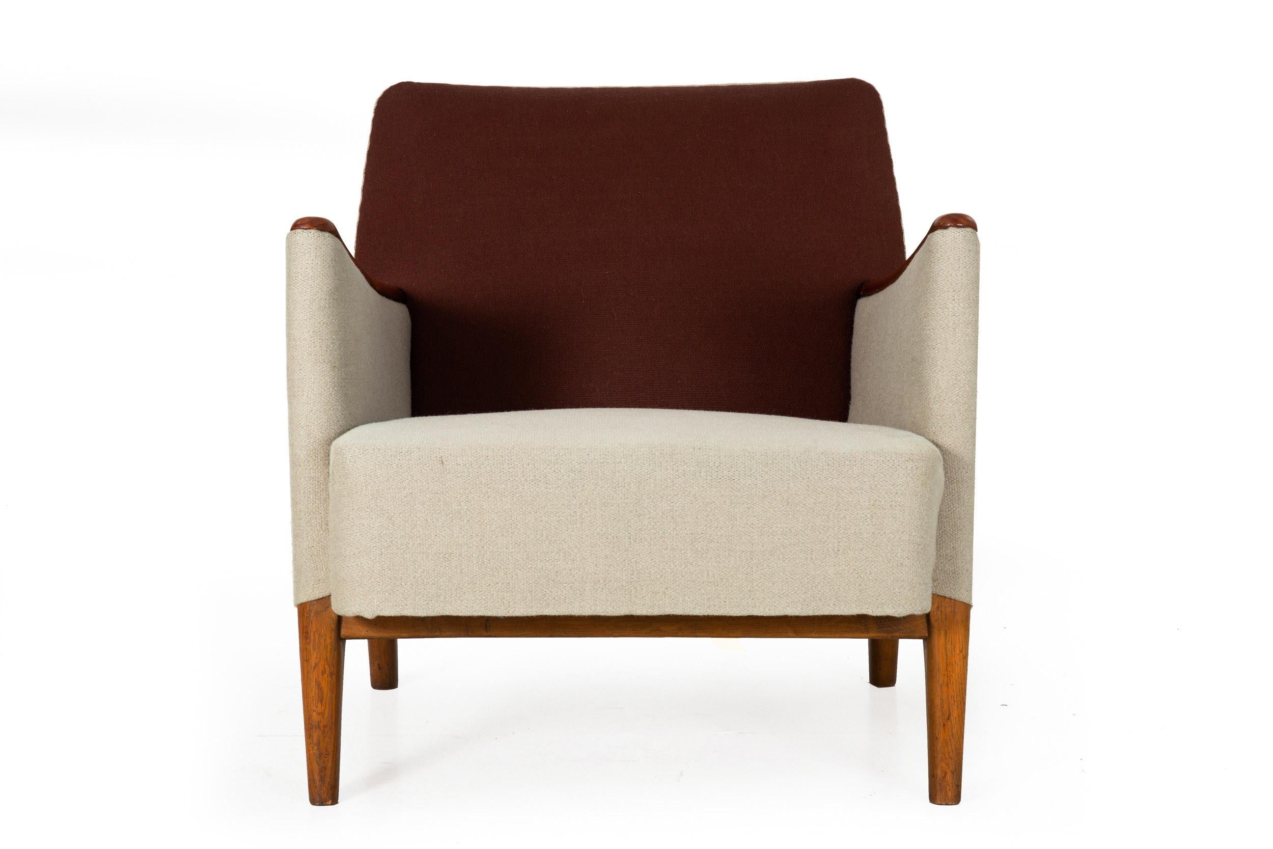 Ensemble canapé et chaise danois The Moderns en teck sculpté, vers 1960 en vente 6
