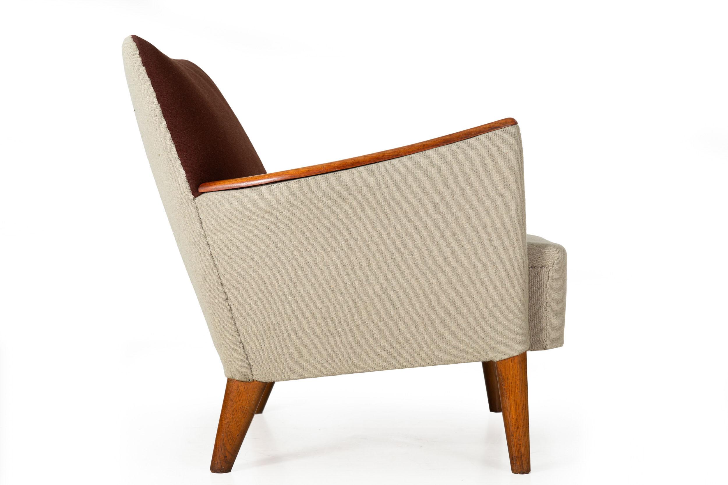 Ensemble canapé et chaise danois The Moderns en teck sculpté, vers 1960 en vente 11