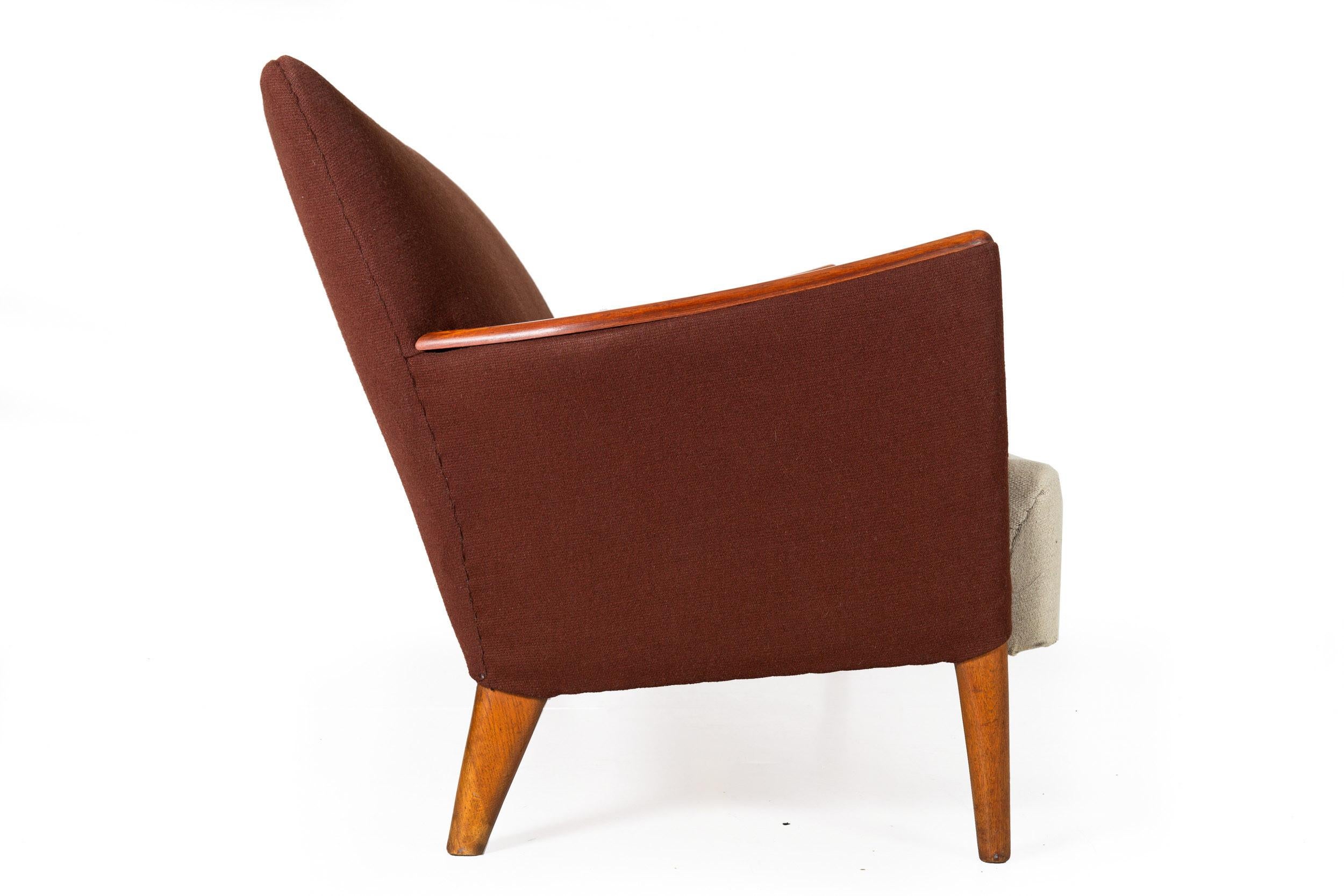 Tissu d'ameublement Ensemble canapé et chaise danois The Moderns en teck sculpté, vers 1960 en vente