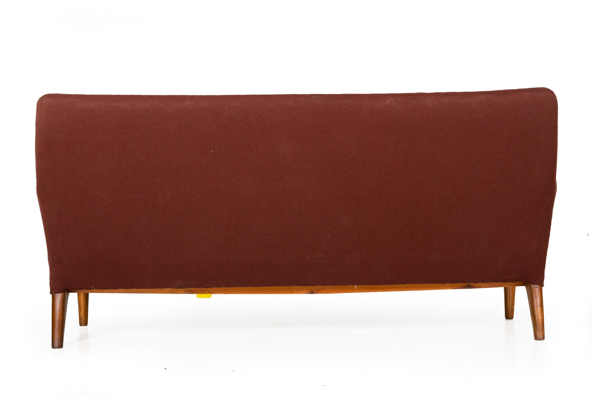 Ensemble canapé et chaise danois The Moderns en teck sculpté, vers 1960 en vente 1