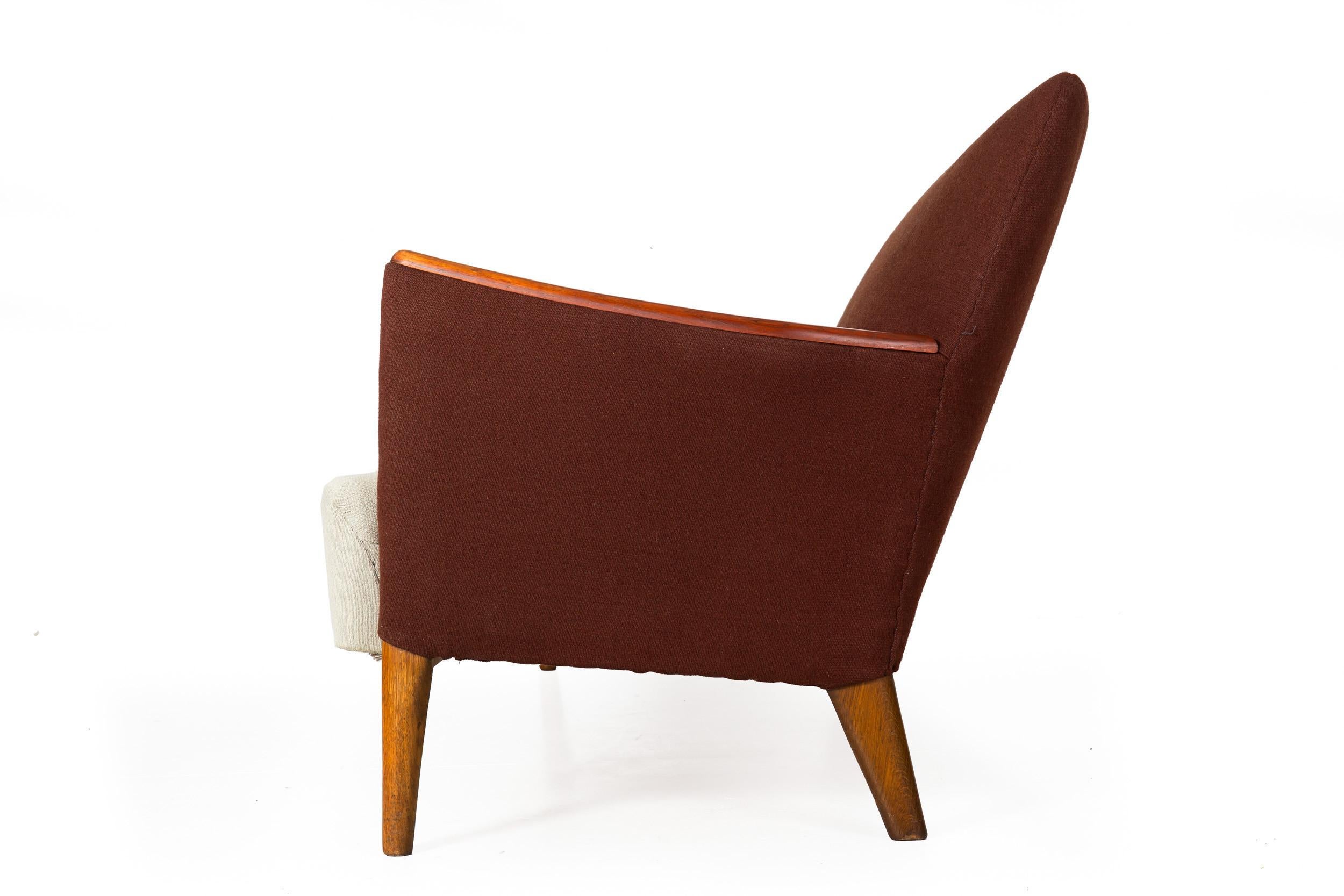 Ensemble canapé et chaise danois The Moderns en teck sculpté, vers 1960 en vente 2