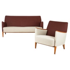 Conjunto danés de sofá y silla modernos de mediados de siglo en teca esculpida, hacia 1960