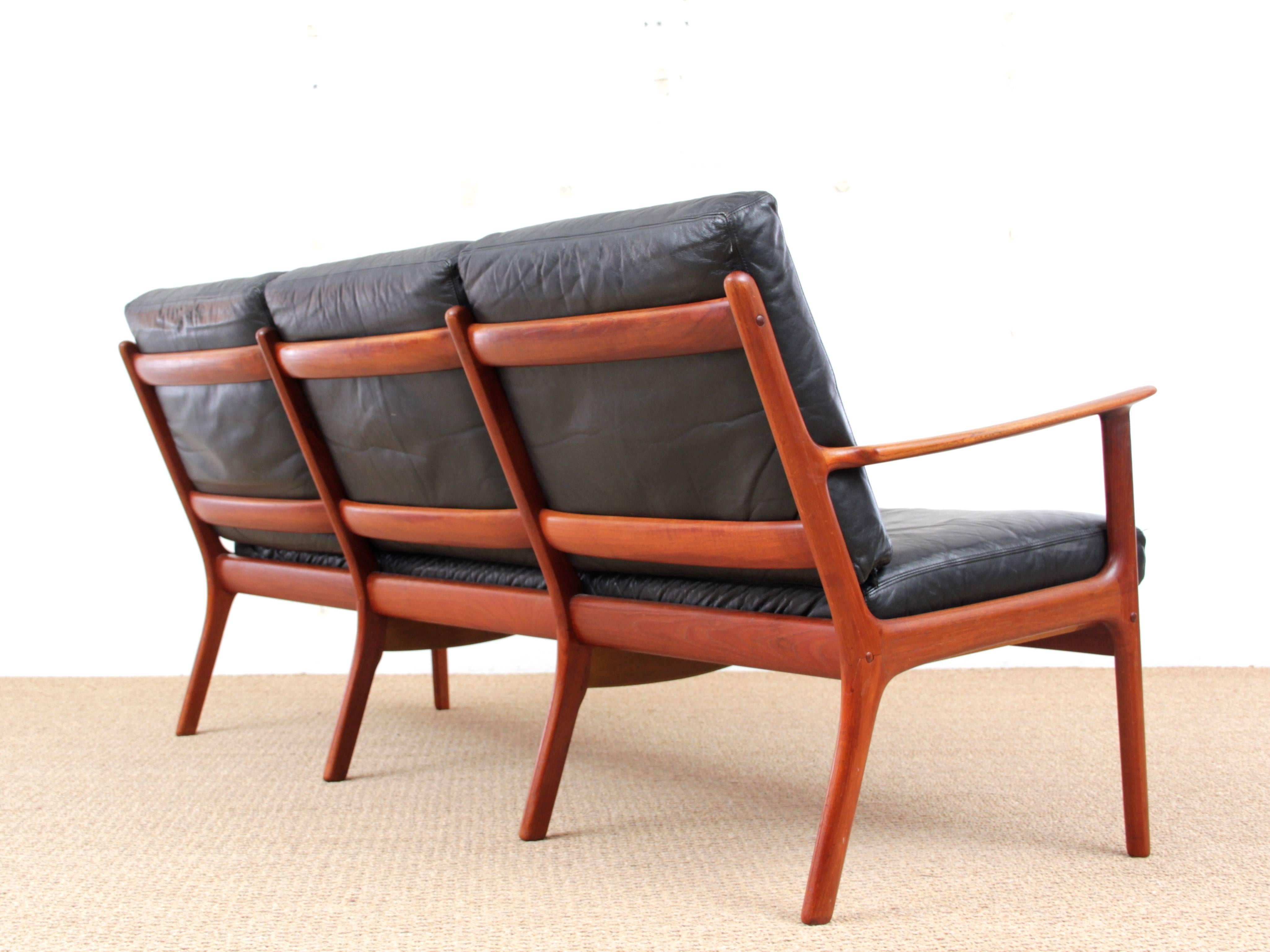 Danish Mid-Century Modern Sofa Three-Seats by Ole Wanscher for Paul Jepesen In Good Condition In Courbevoie, FR