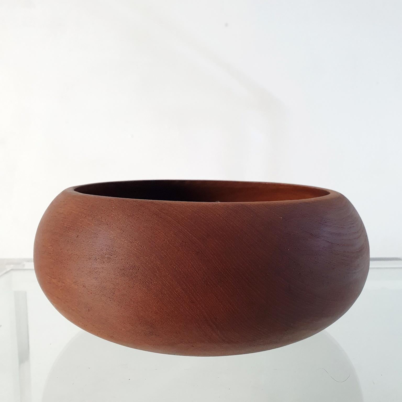Danish Mid-Century Modern Solid Teak Bowl In Good Condition For Sale In Albano Laziale, Rome/Lazio