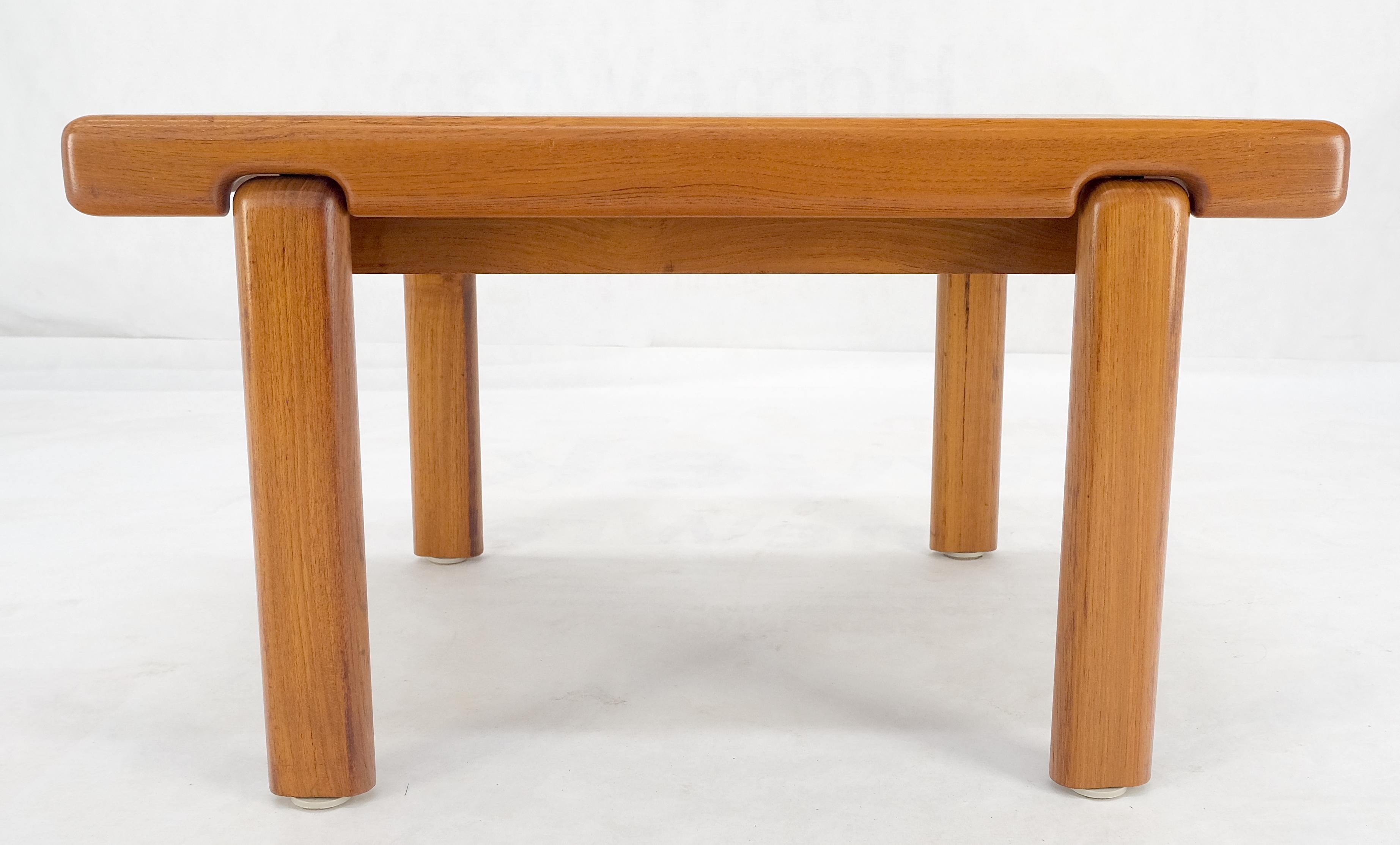 Danois Table basse rectangulaire compacte danoise mi-siècle moderne, MINT ! en vente