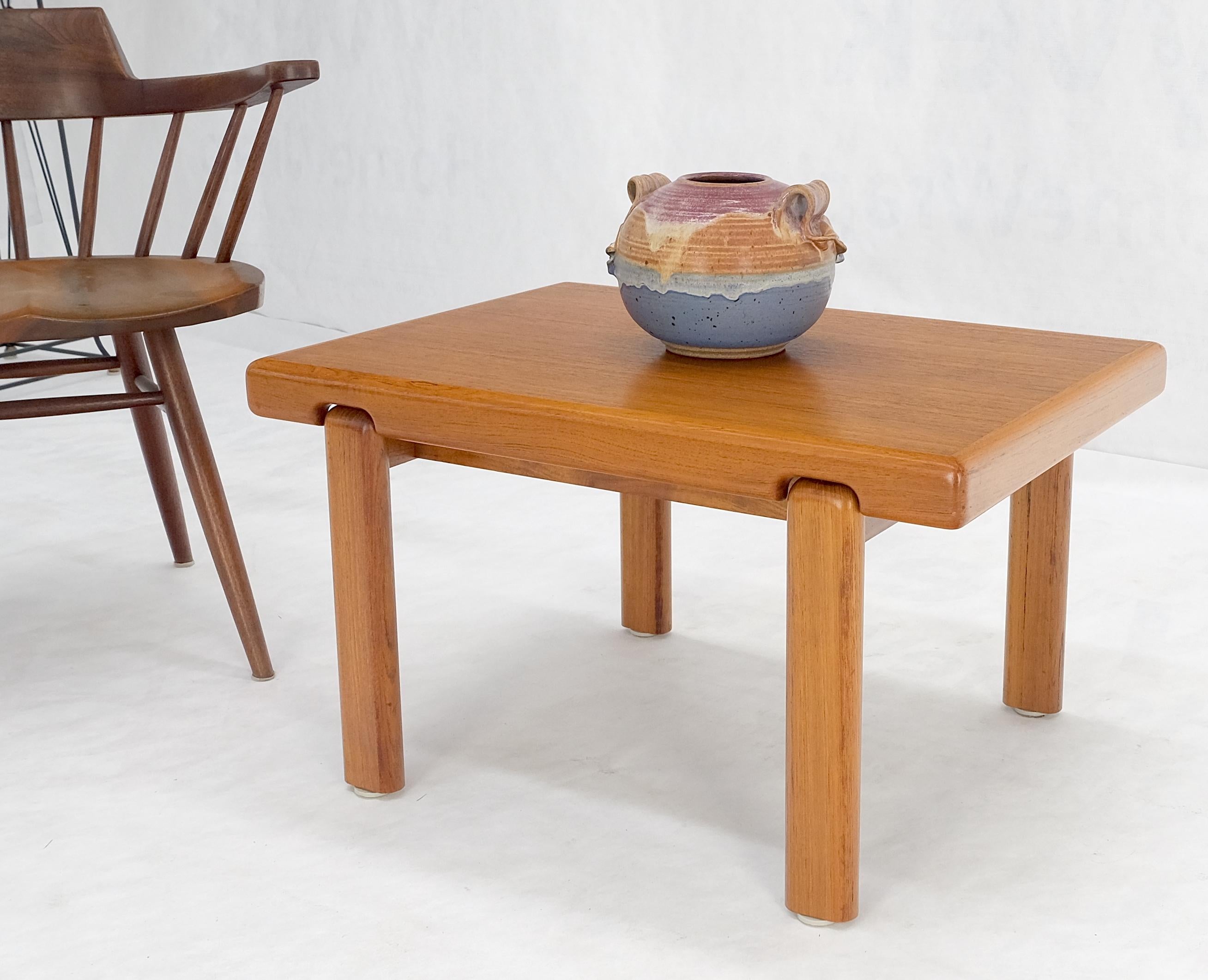20ième siècle Table basse rectangulaire compacte danoise mi-siècle moderne, MINT ! en vente