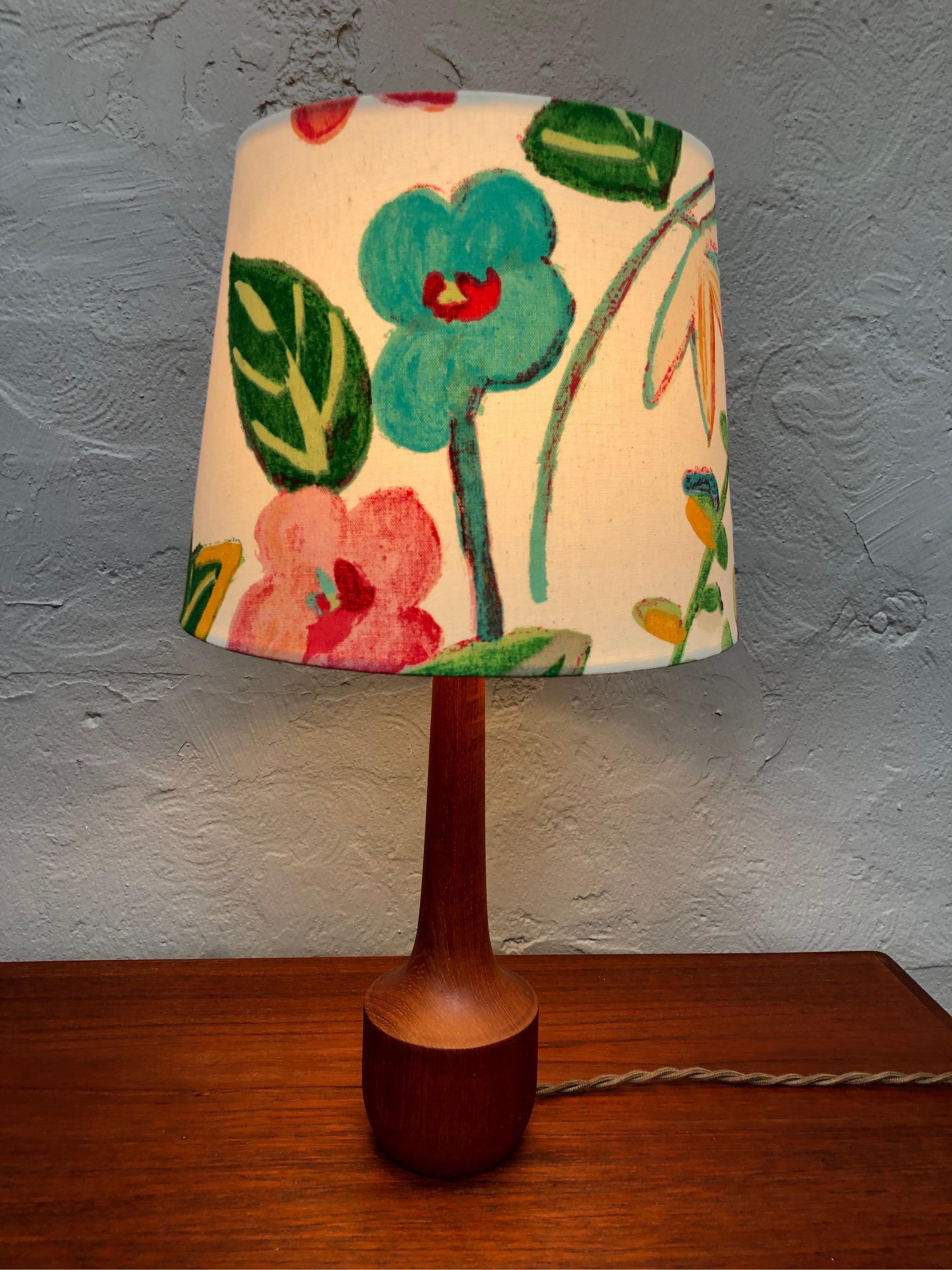 Danish Mid-Century Modern Solid Teak Table Lamp with an Artbymay Lamp Shade In Good Condition For Sale In Søborg, DK