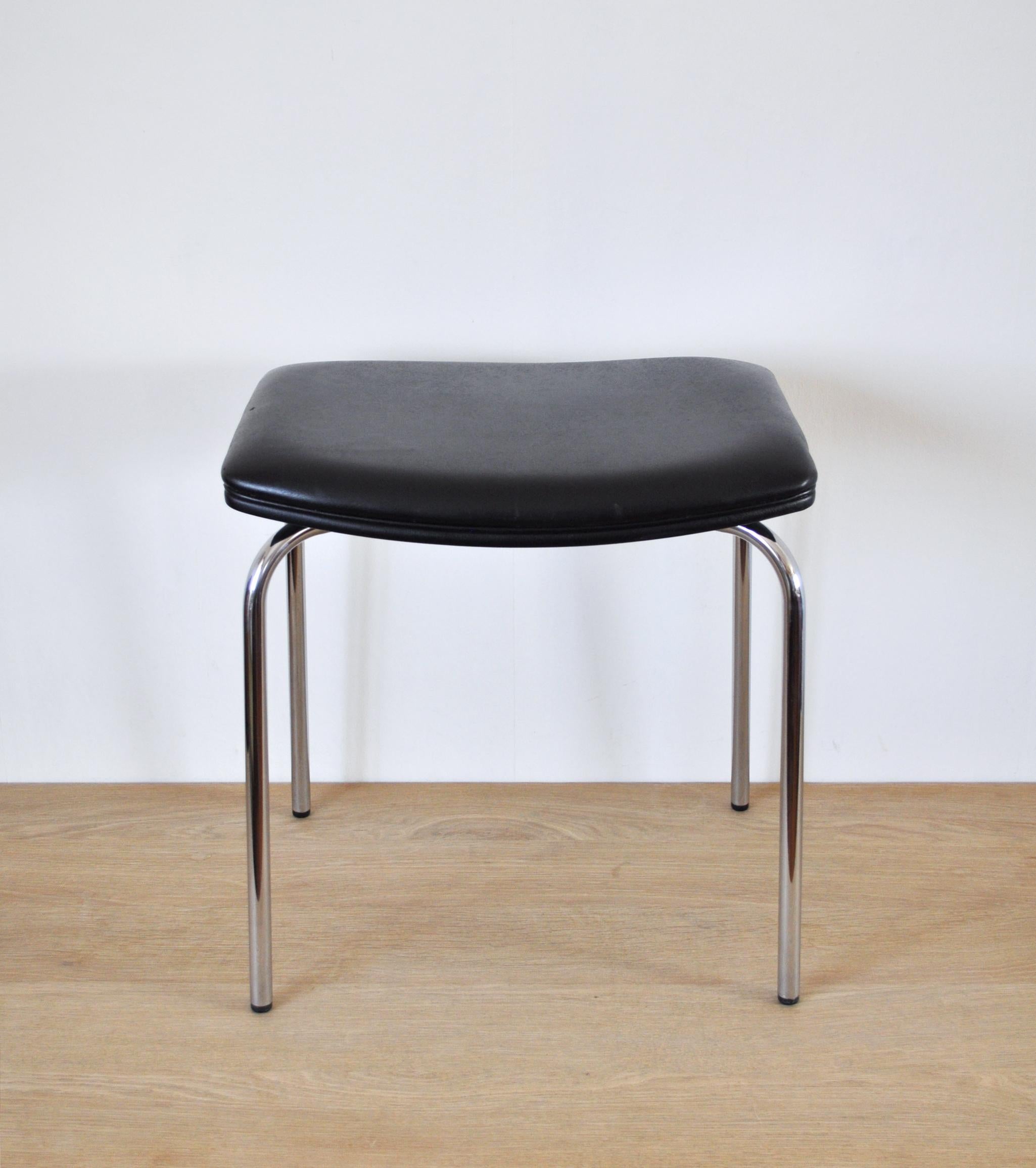 Danish mid-century stool made by Duba.
Labeled by the maker and Danish Furniture Makers.
Fine vintage condition with few signs of wear.
    