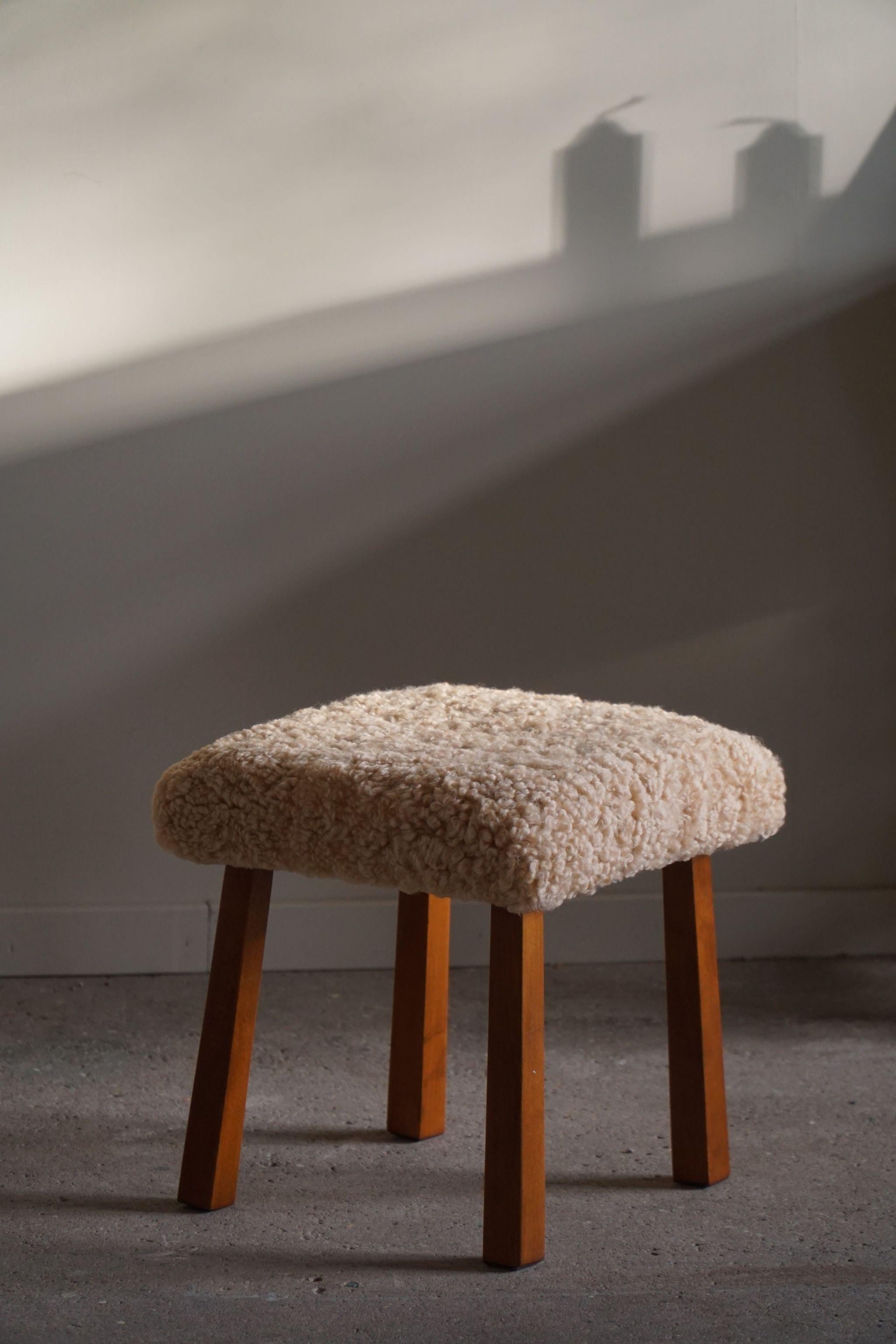 Danish Mid Century Modern Stool in Solid Wood, Seat in Lambswool, 1950s For Sale 1